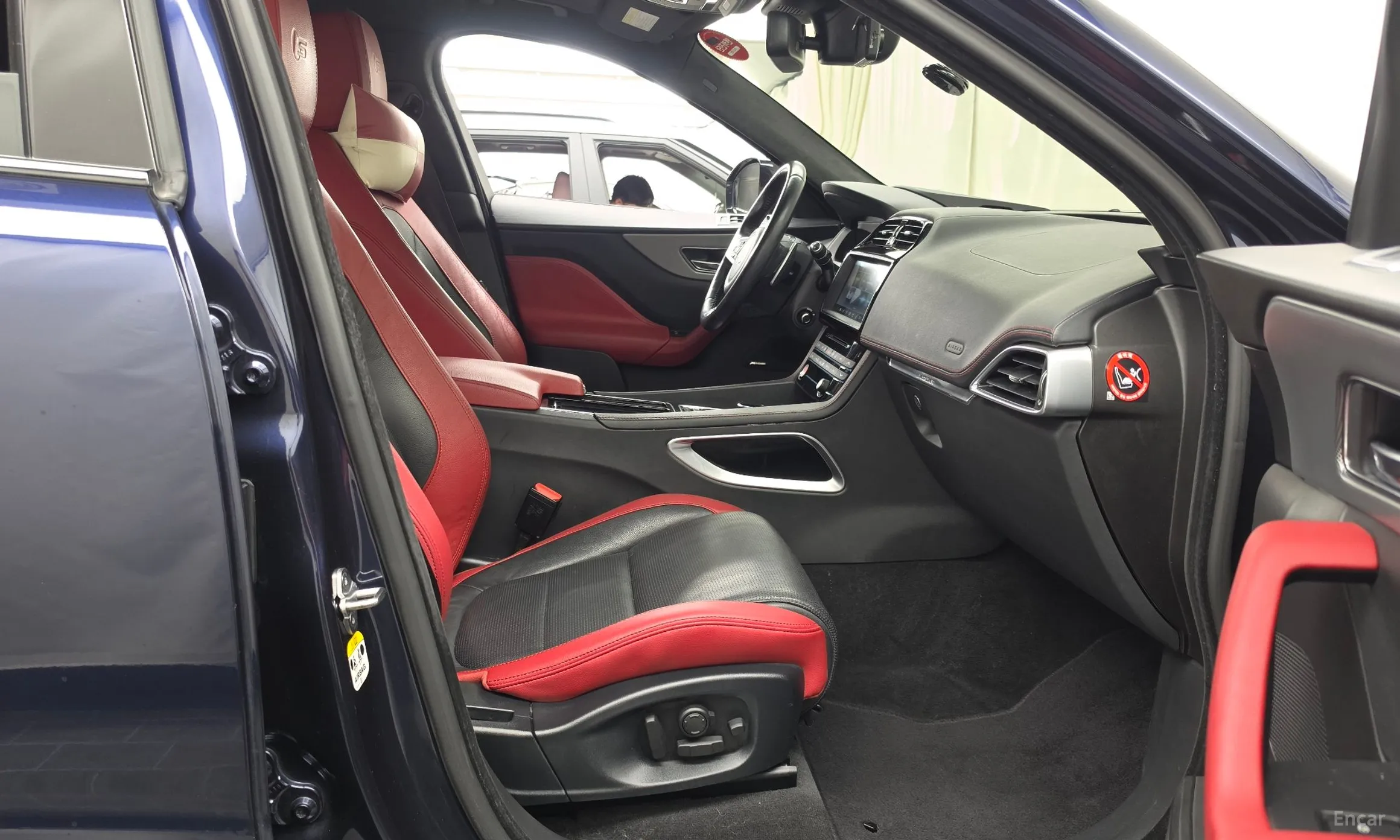 Jaguar F-PACE превью 11