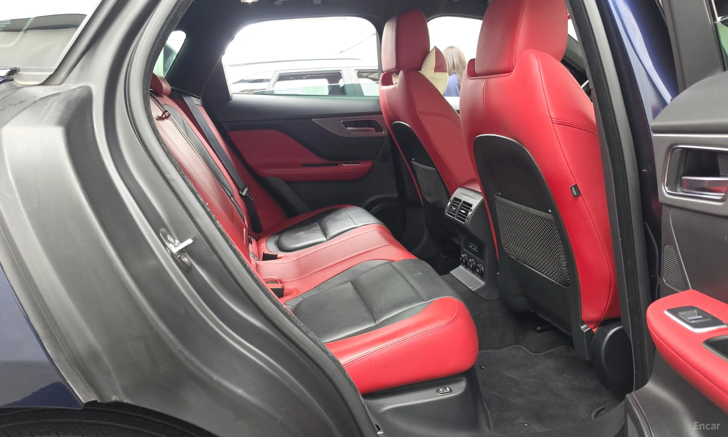 Jaguar F-PACE превью 12