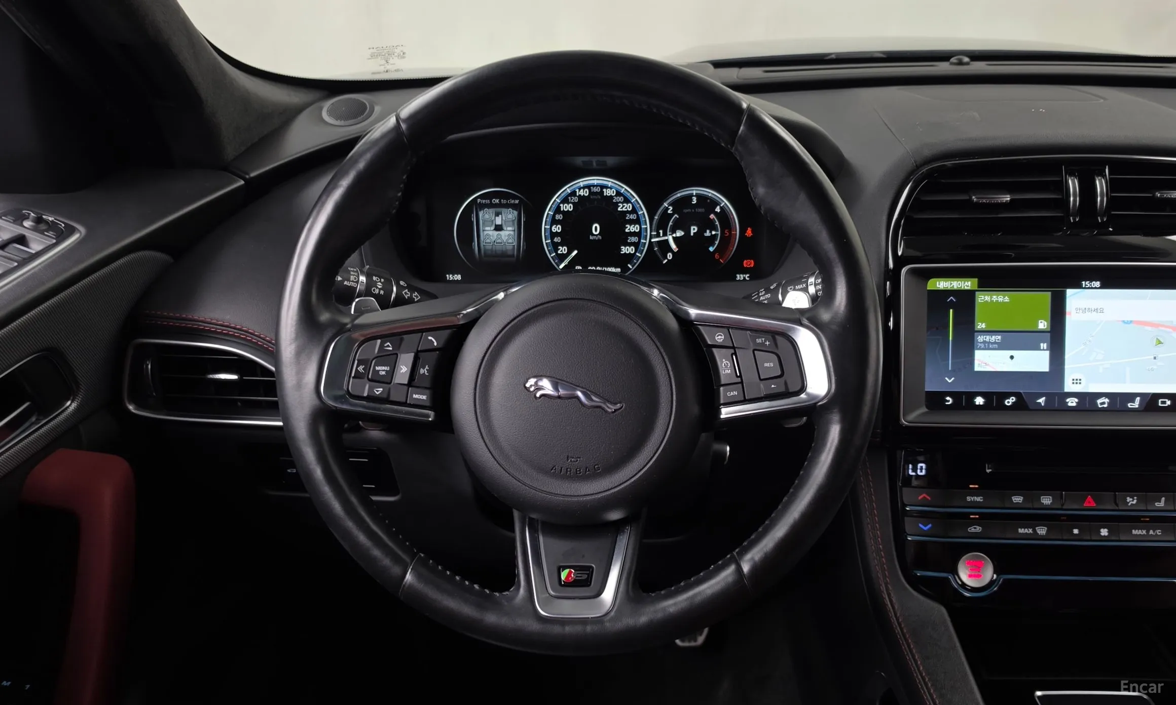 Jaguar F-PACE превью 13