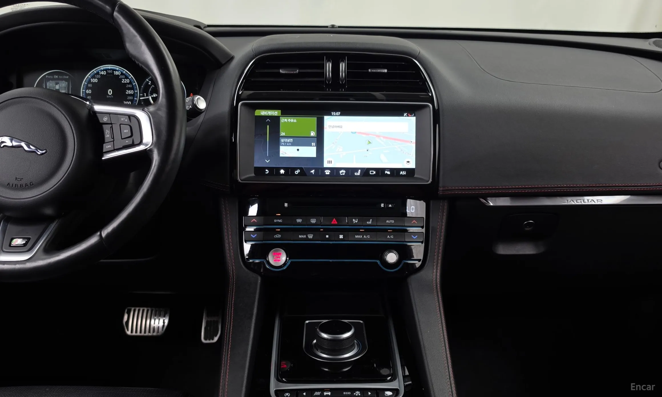 Jaguar F-PACE превью 14