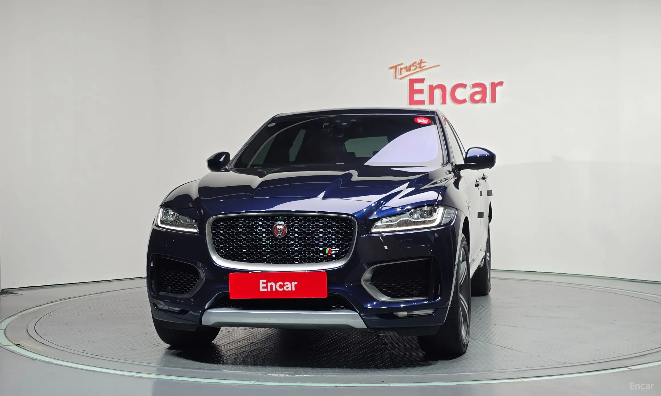 Jaguar F-PACE превью 3