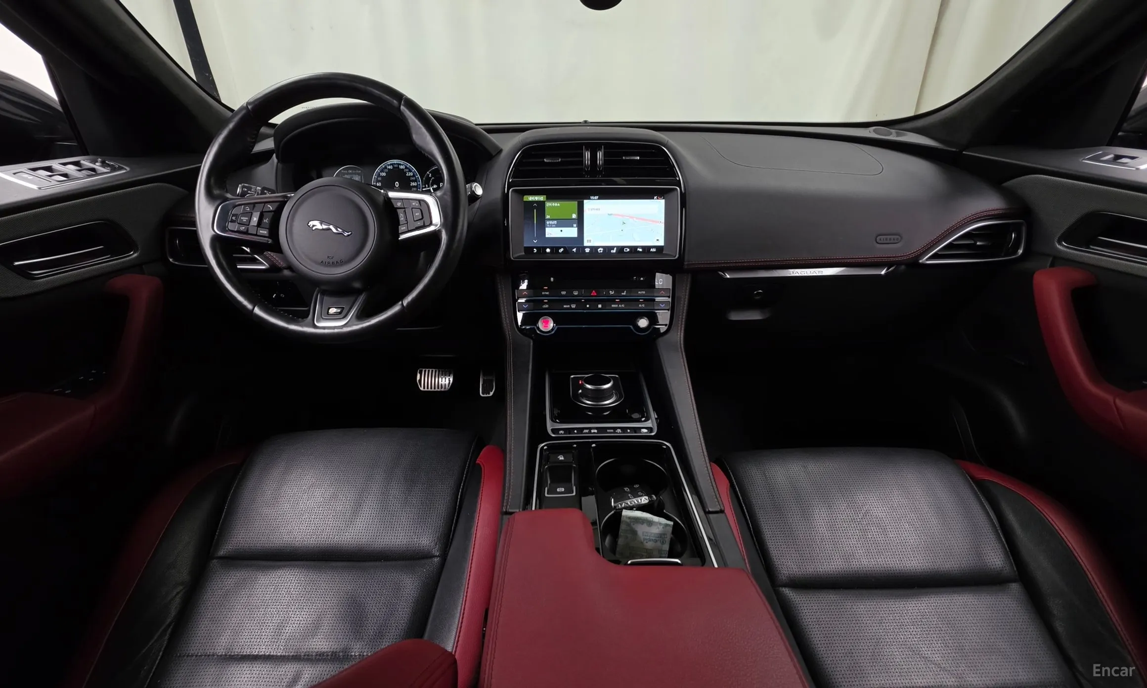 Jaguar F-PACE превью 7