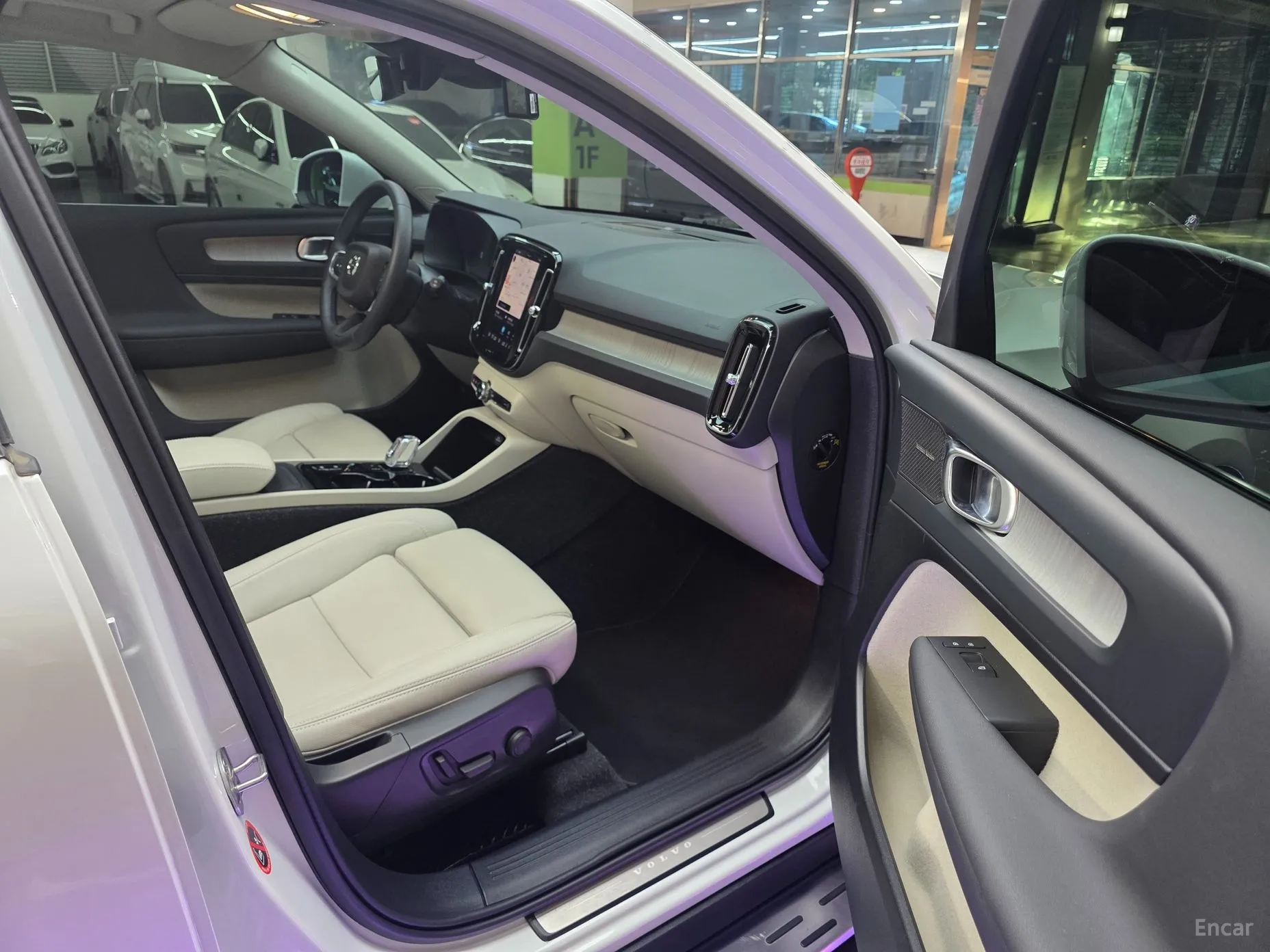 Volvo XC40 превью 10