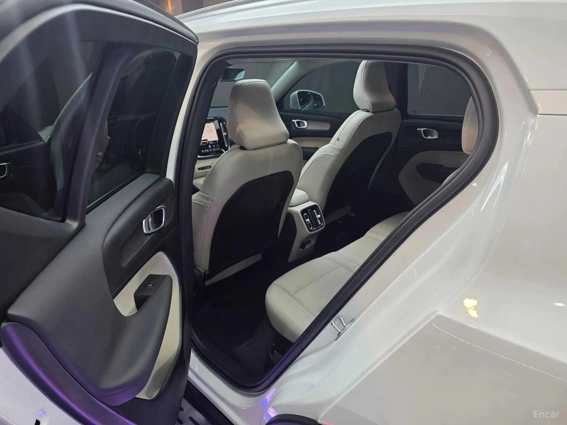 Volvo XC40 превью 11