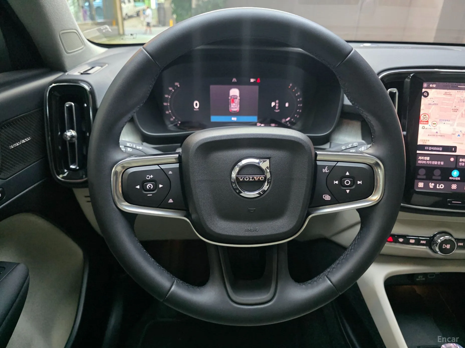 Volvo XC40 превью 17