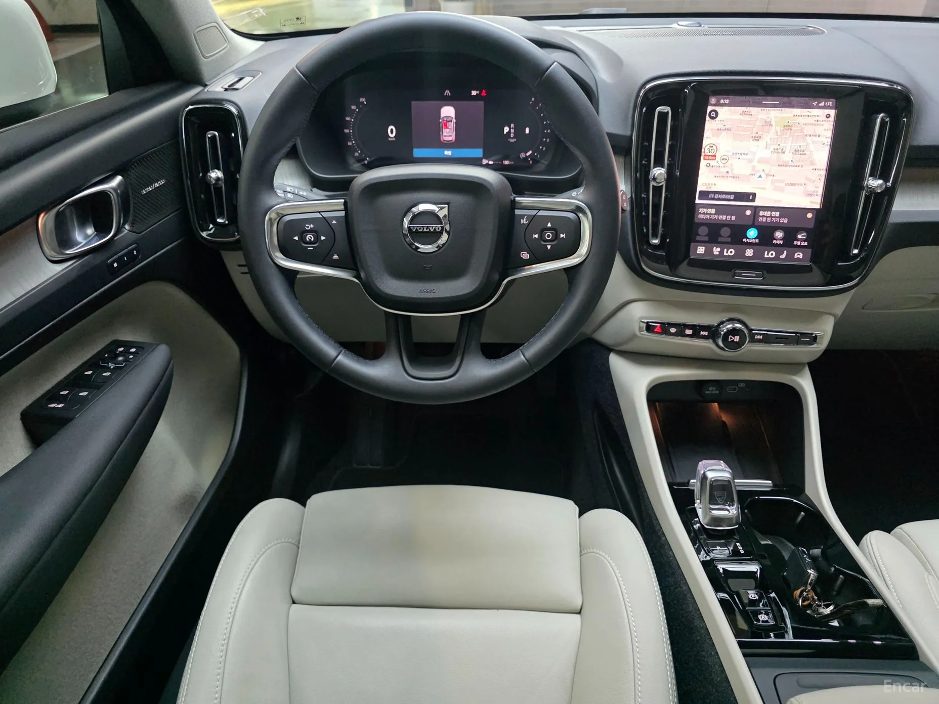 Volvo XC40 превью 9