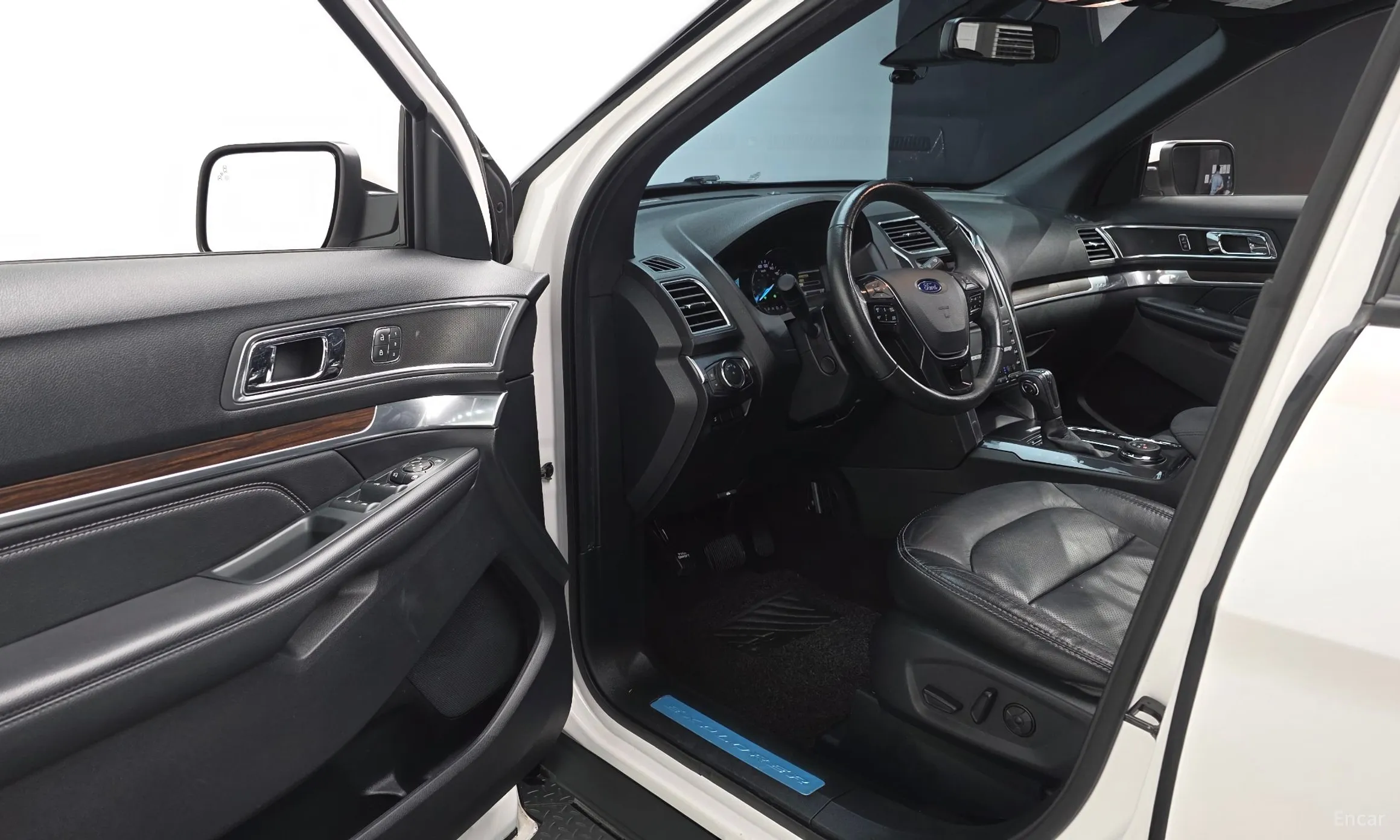 Ford Explorer превью 10