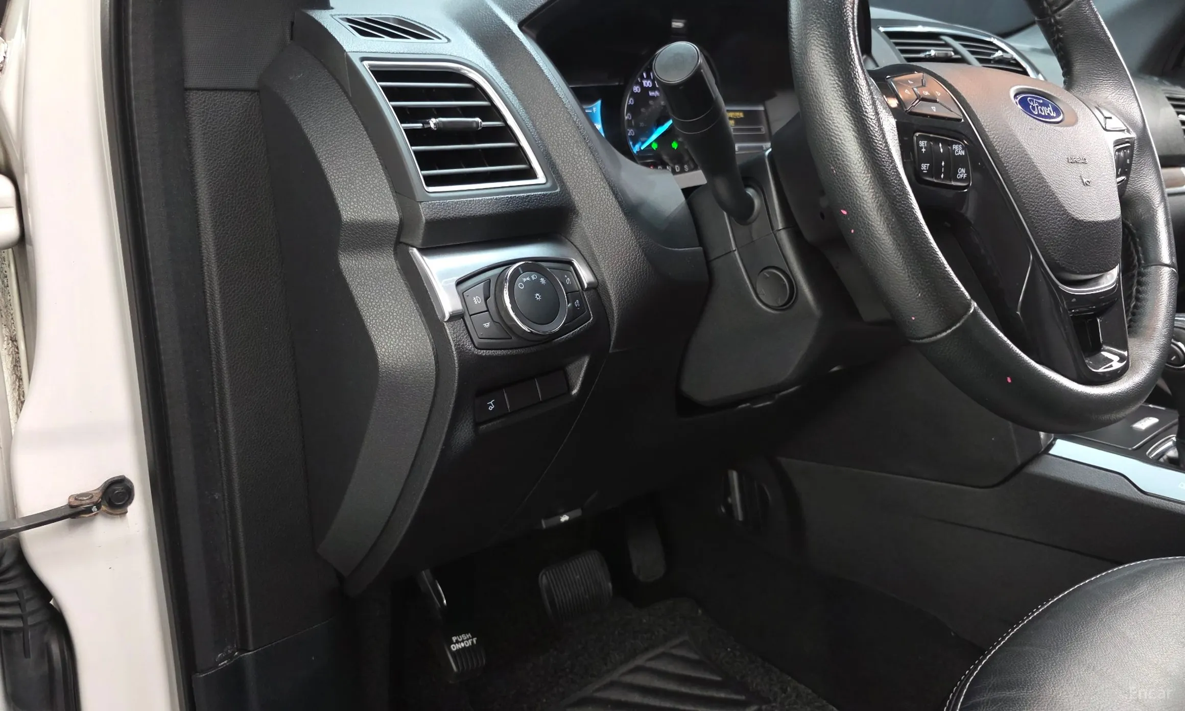 Ford Explorer превью 13