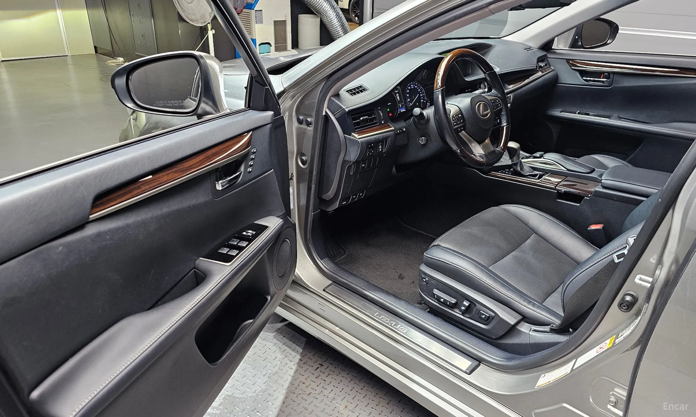Lexus New ES300h превью 10