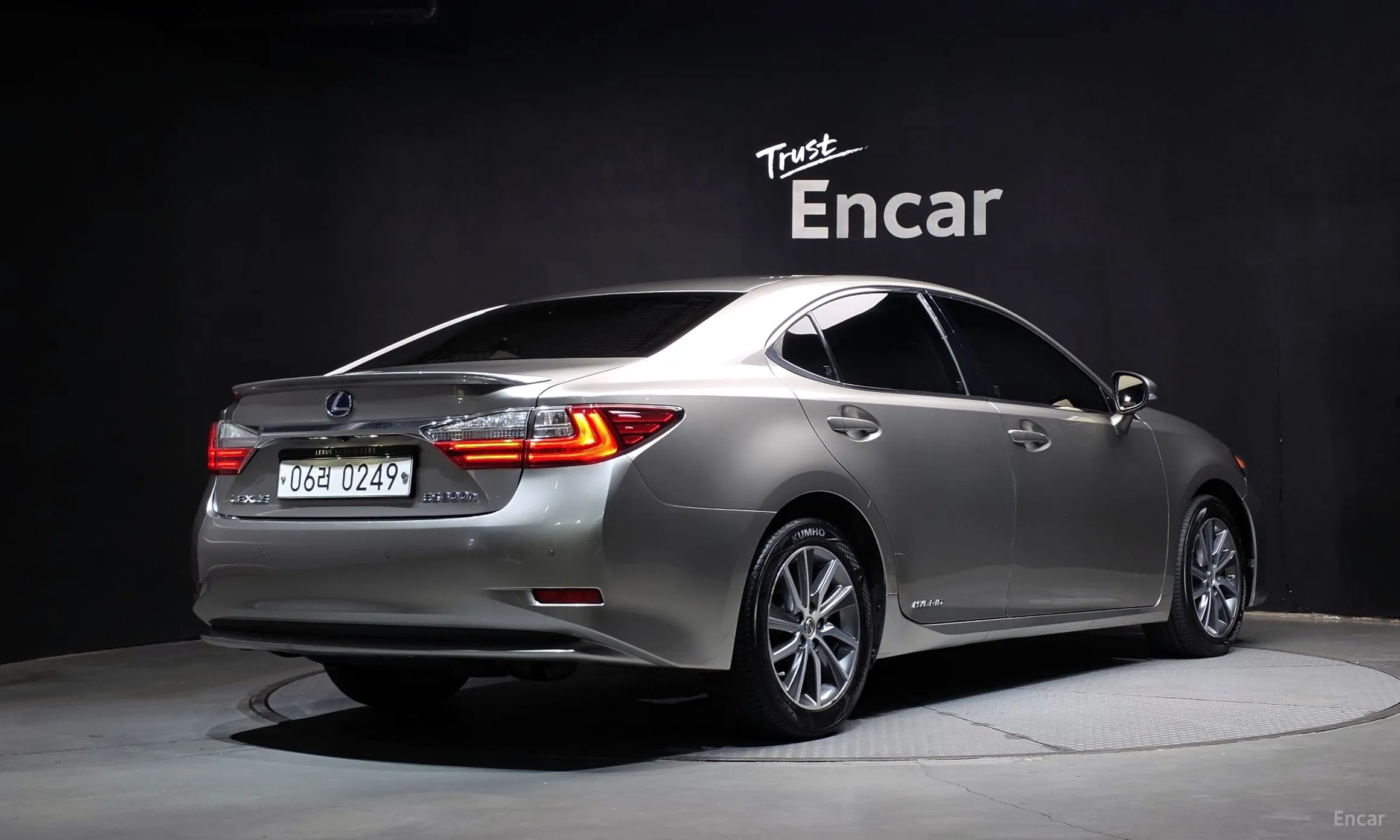 Lexus New ES300h