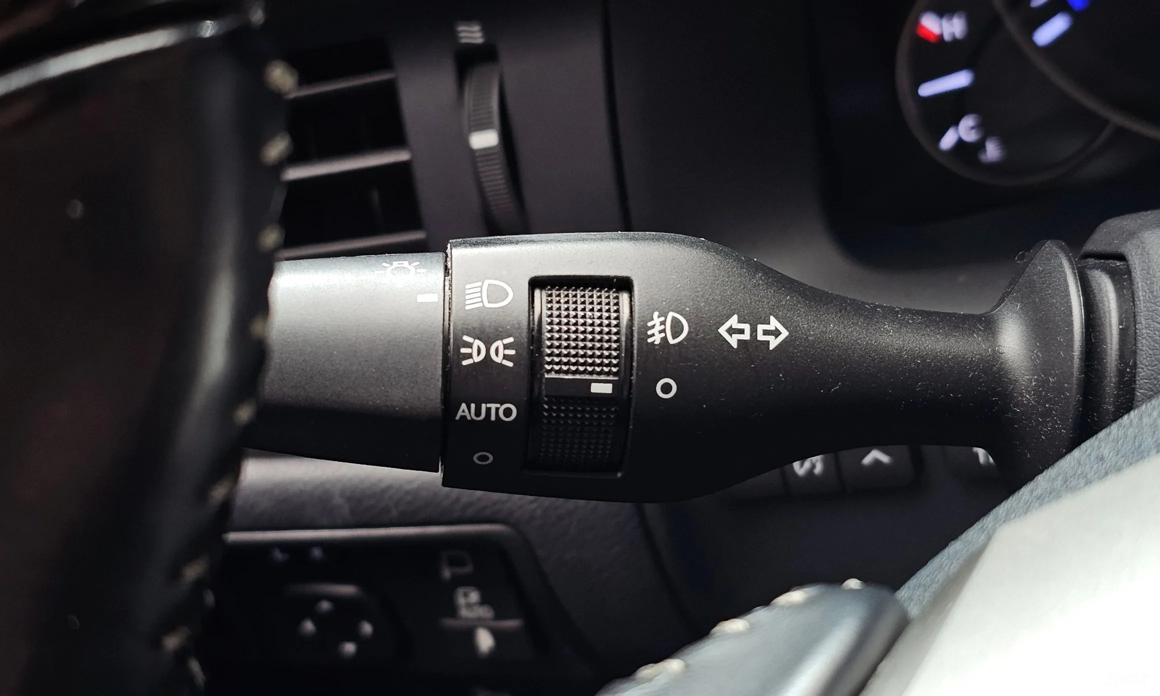 Lexus New ES300h превью 17