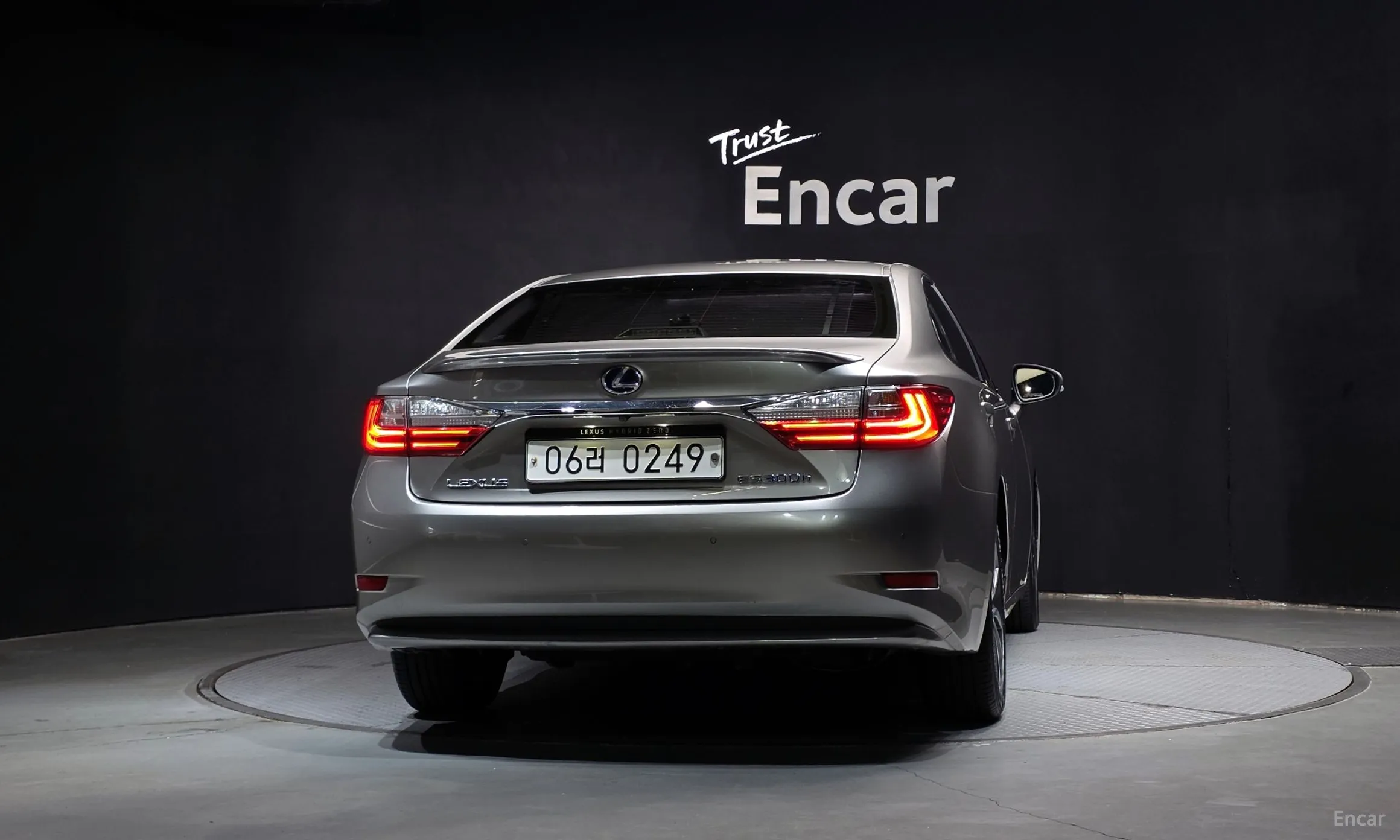 Lexus New ES300h превью 4
