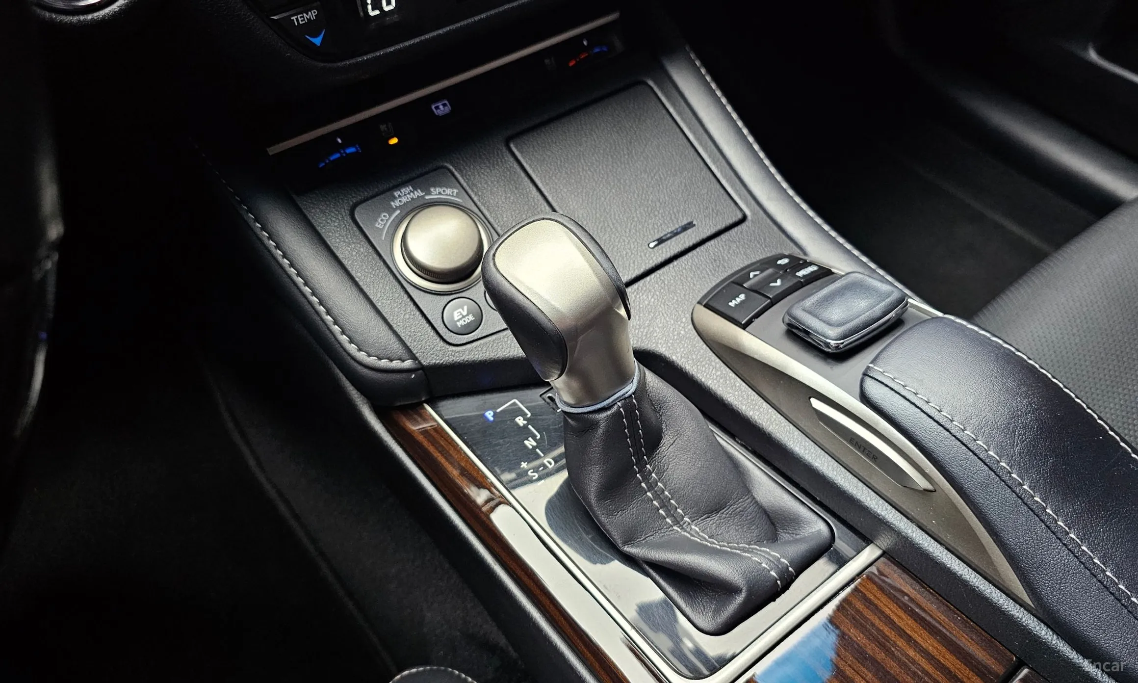 Lexus New ES300h превью 9