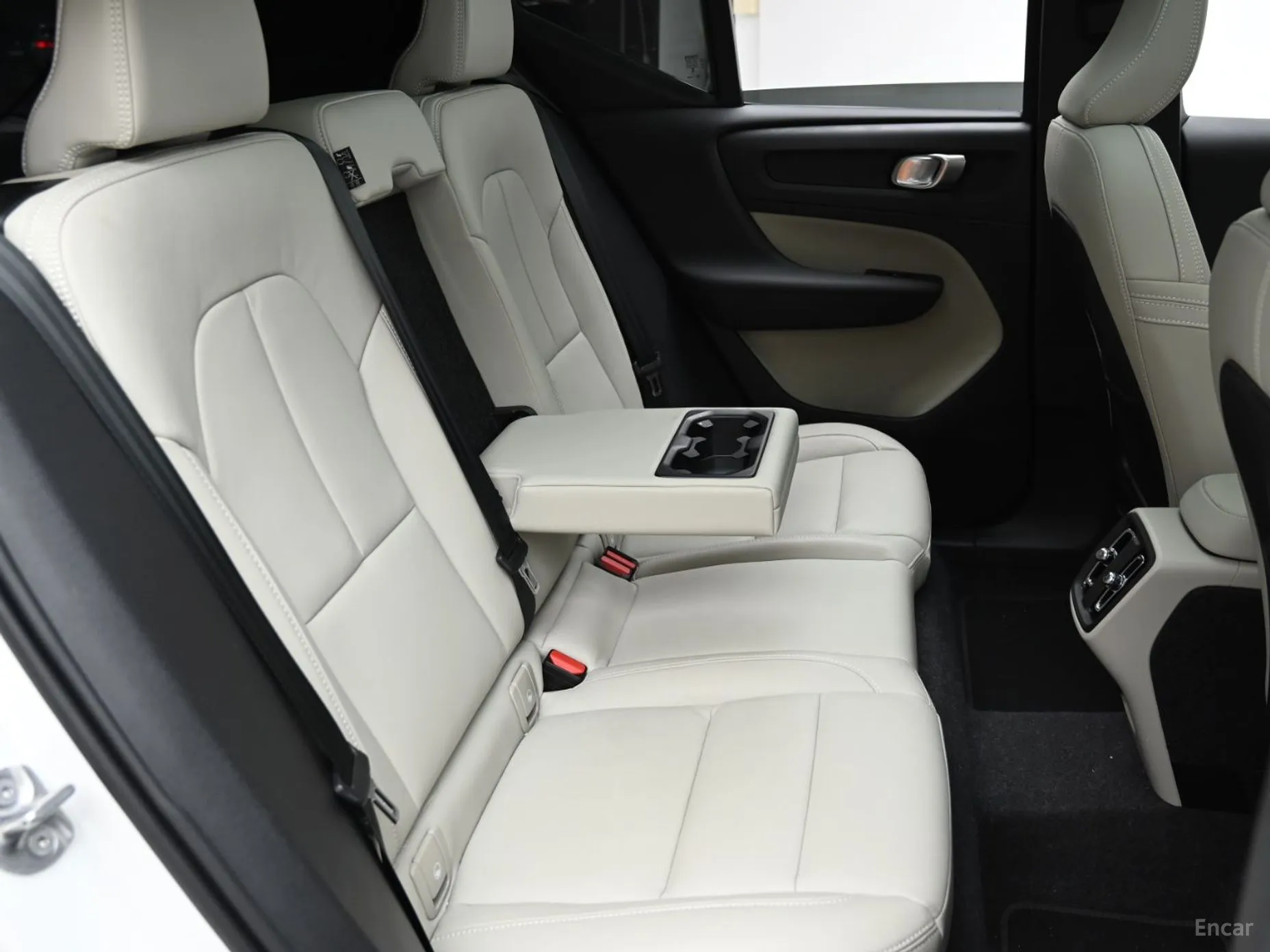 Volvo XC40 превью 12