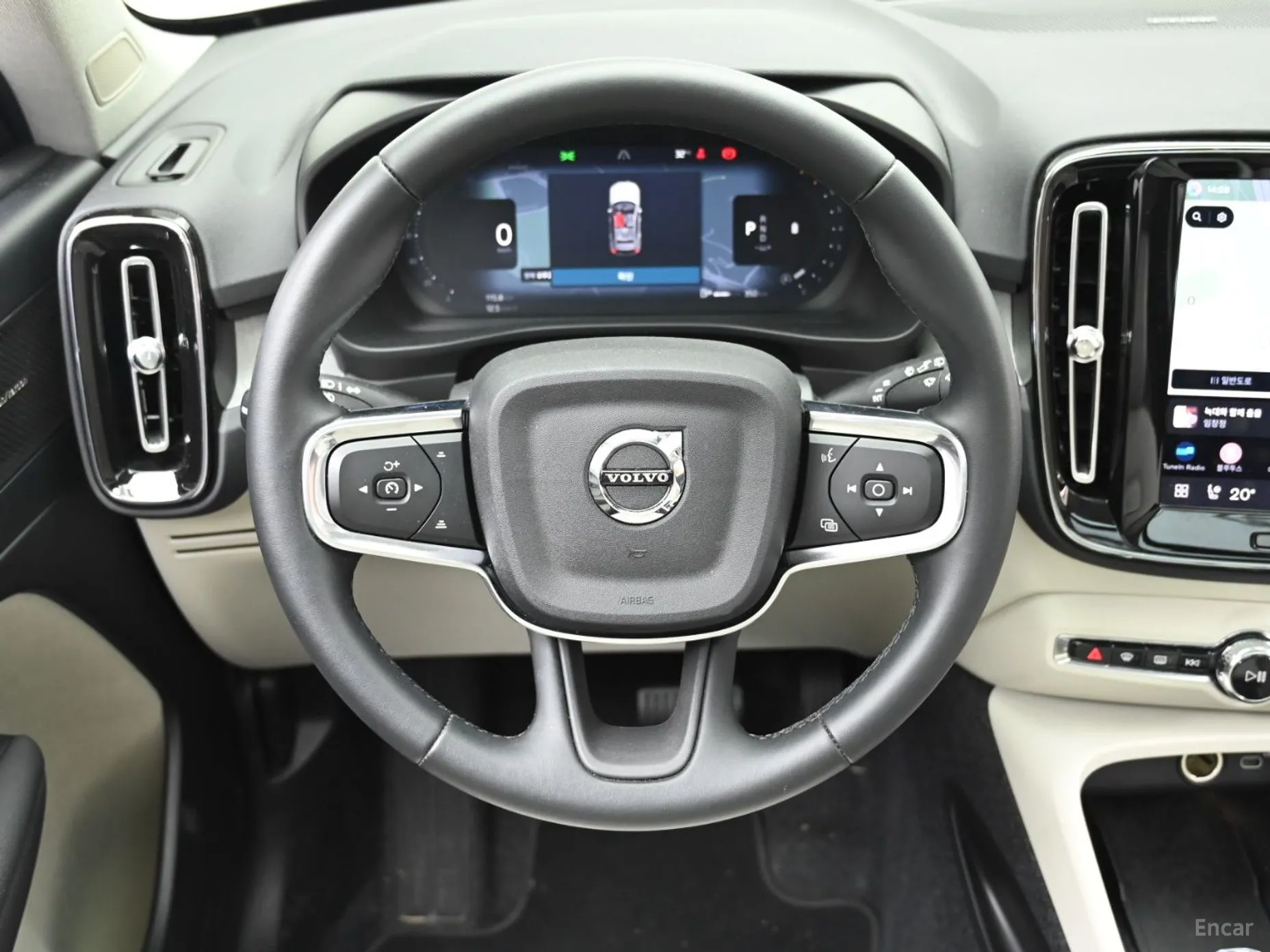 Volvo XC40 превью 13