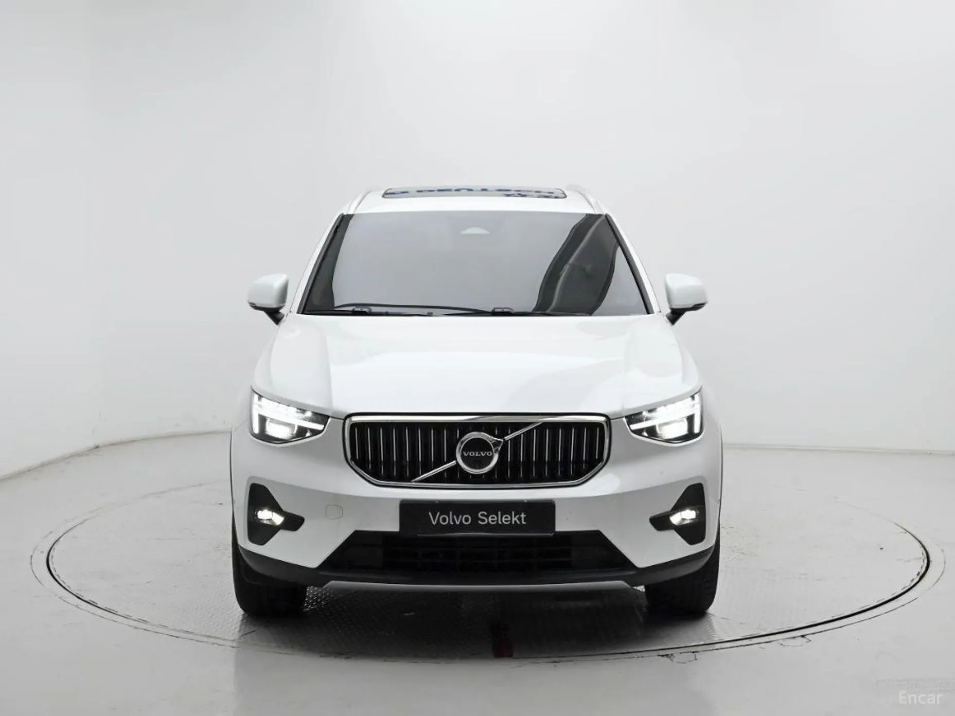 Volvo XC40 превью 3