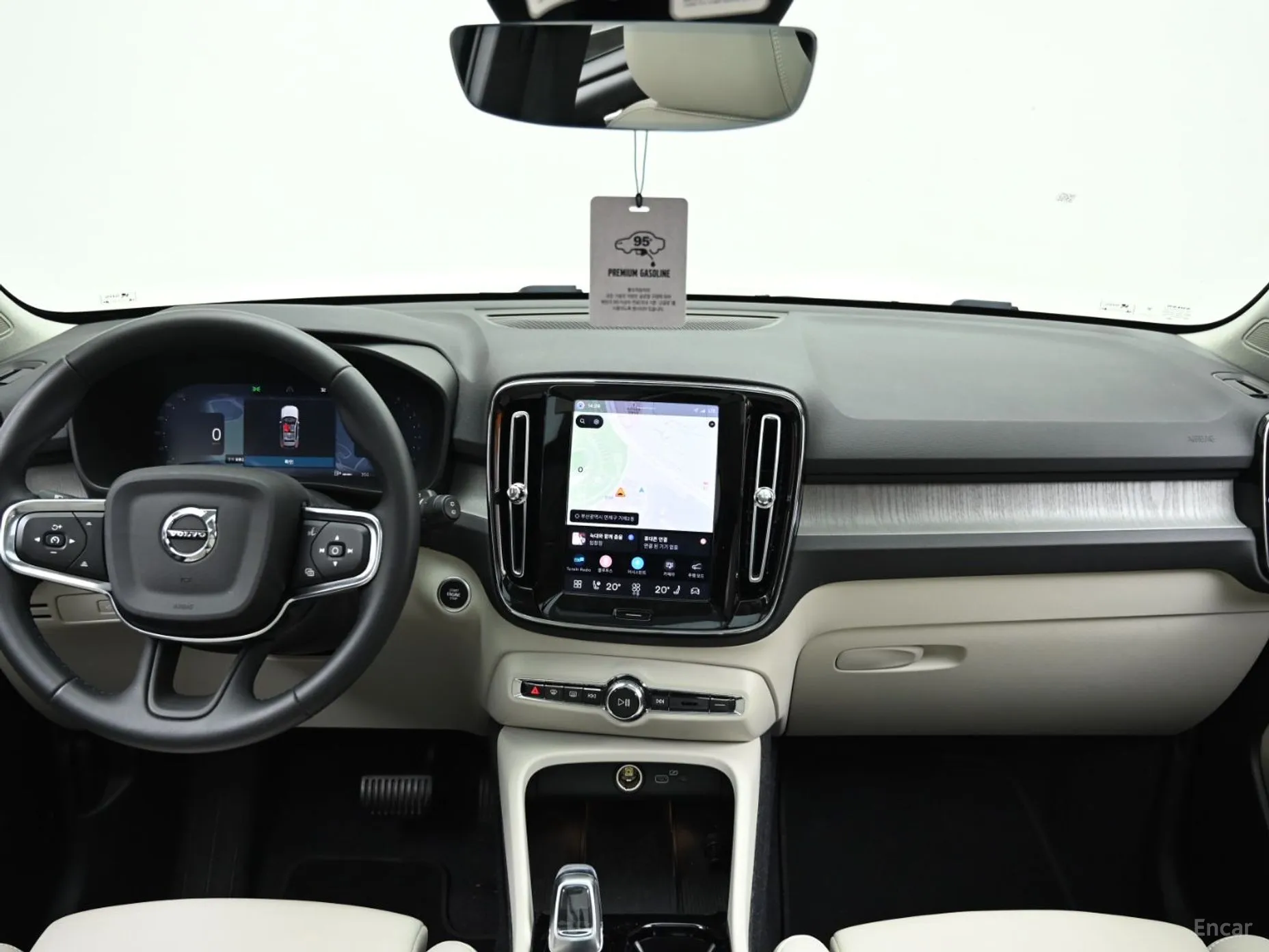 Volvo XC40 превью 7