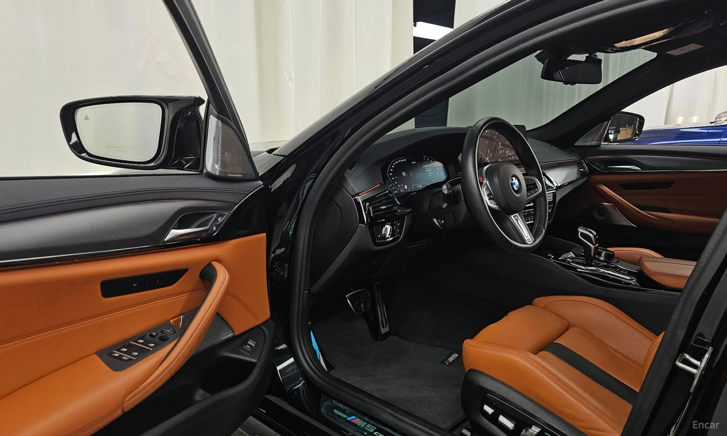 BMW M5 (F90) превью 10