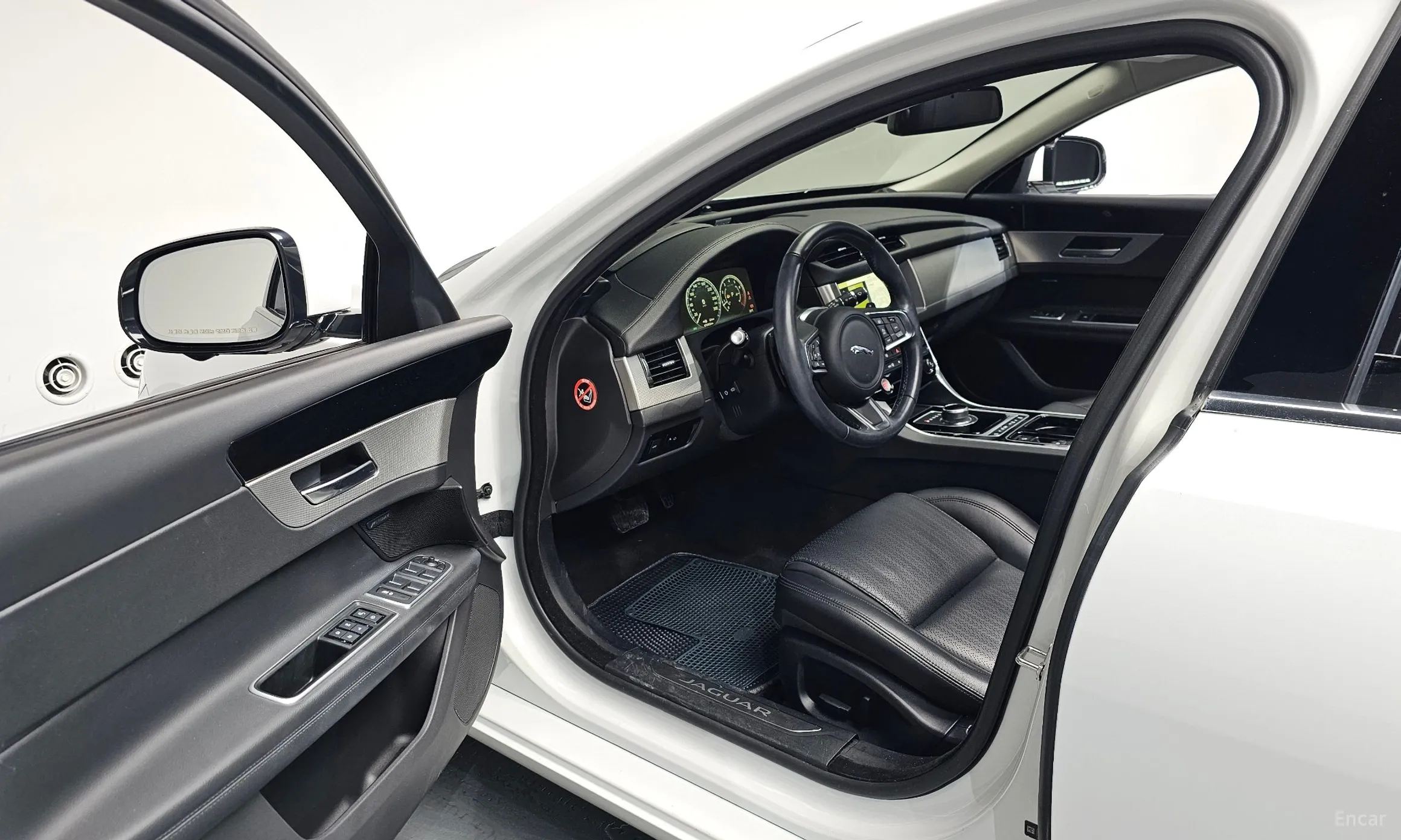 Jaguar XF (x260) превью 10