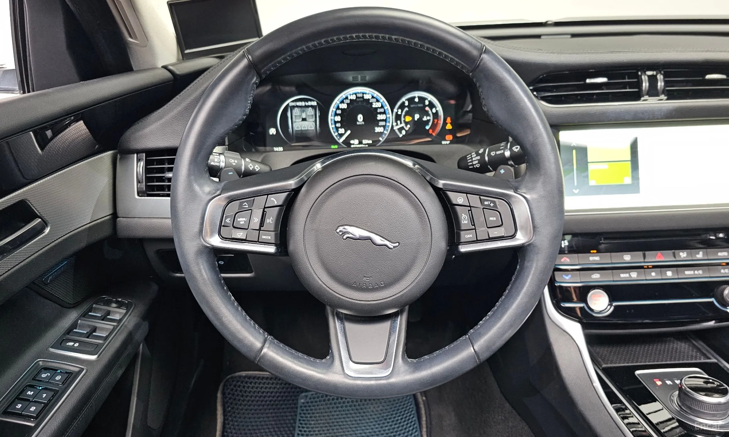 Jaguar XF (x260) превью 13