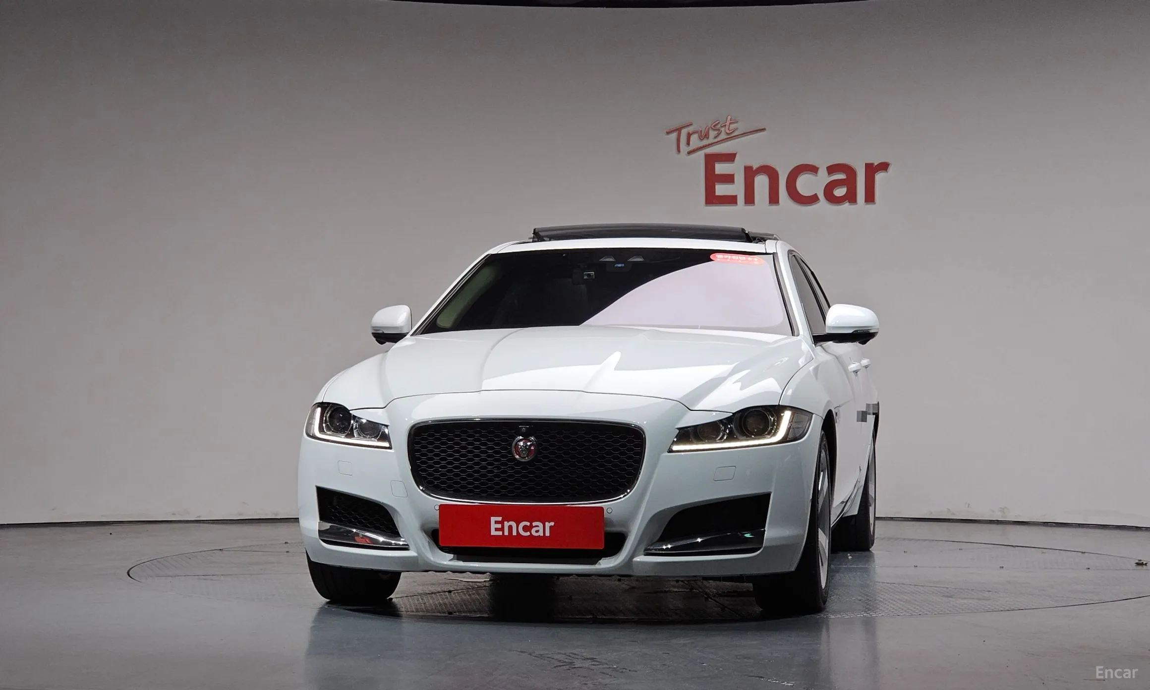 Jaguar XF (x260) превью 3