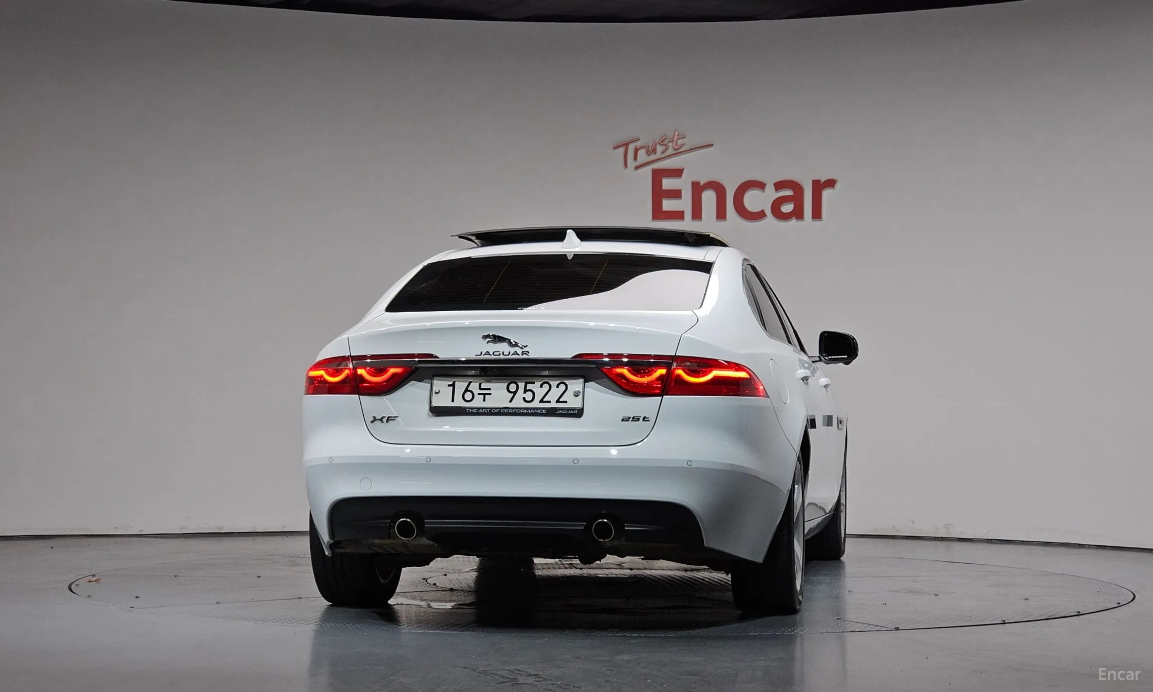 Jaguar XF (x260) превью 4