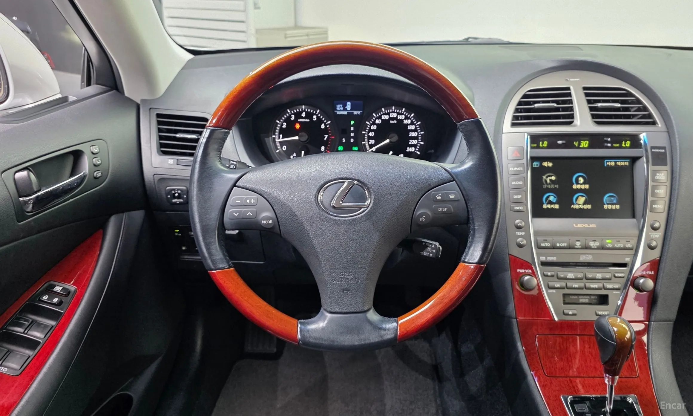 Lexus ES350 превью 13