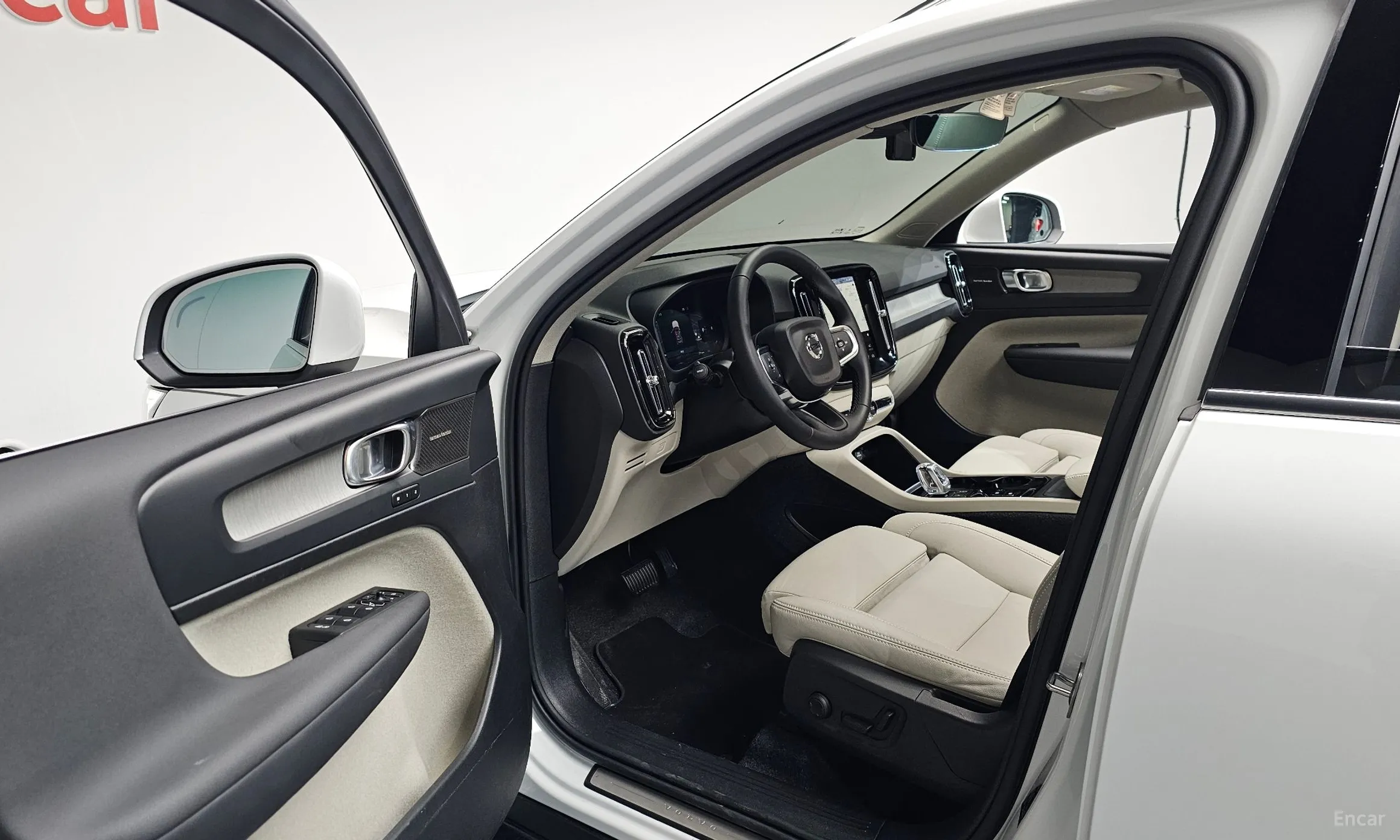 Volvo XC40 превью 10