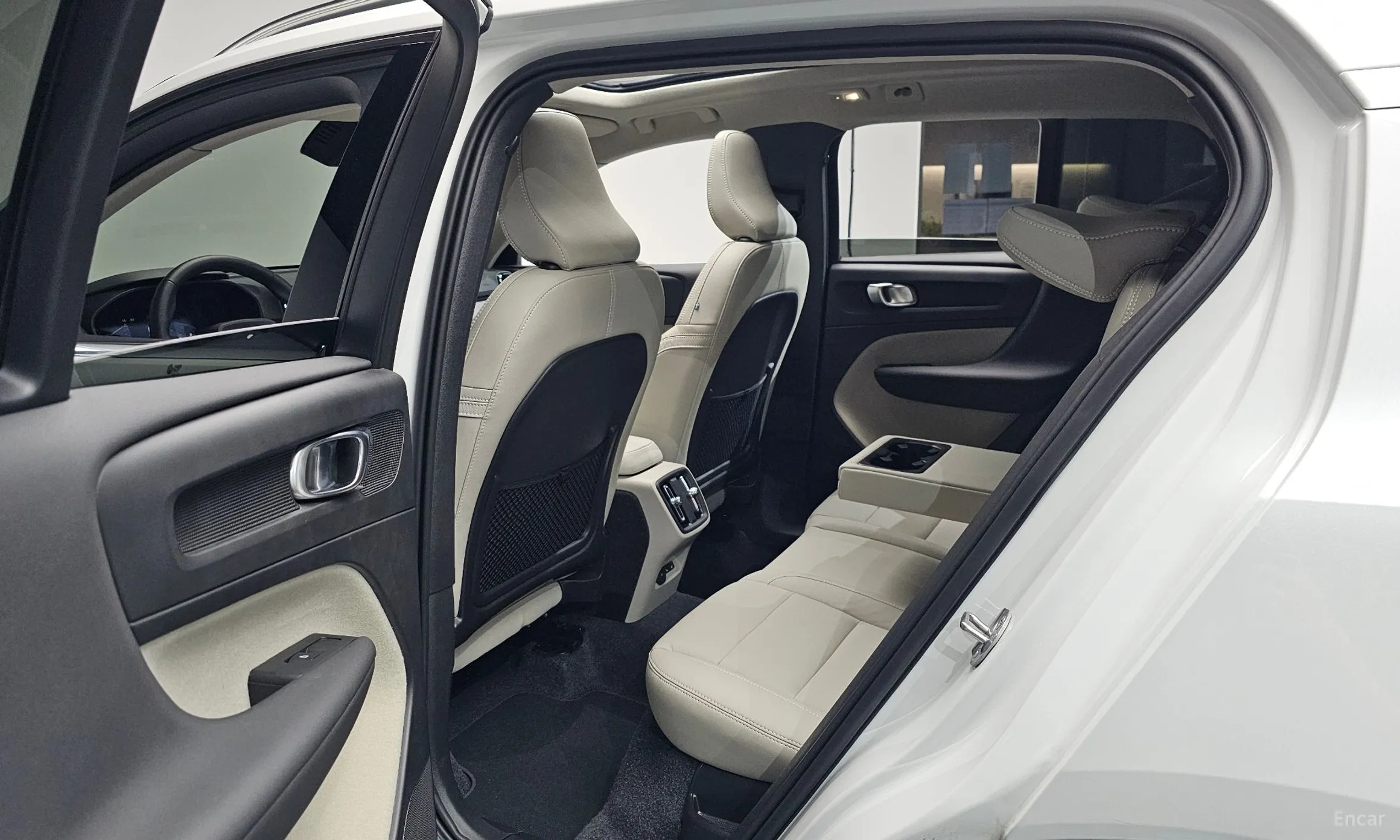 Volvo XC40 превью 11