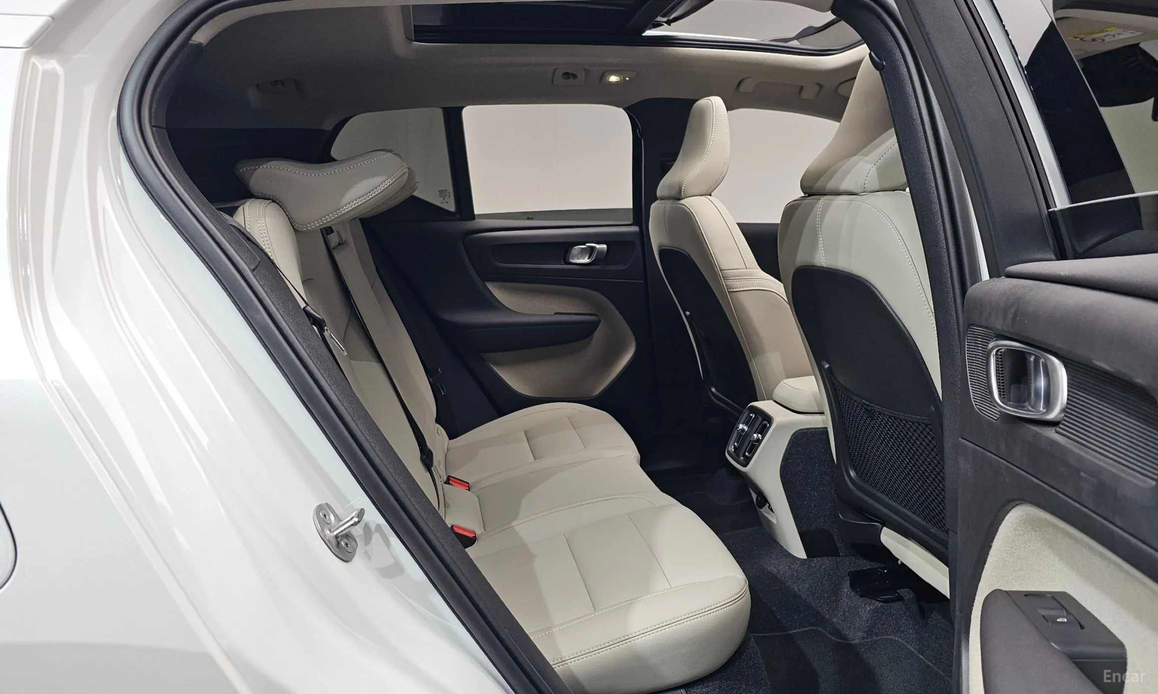 Volvo XC40 превью 12