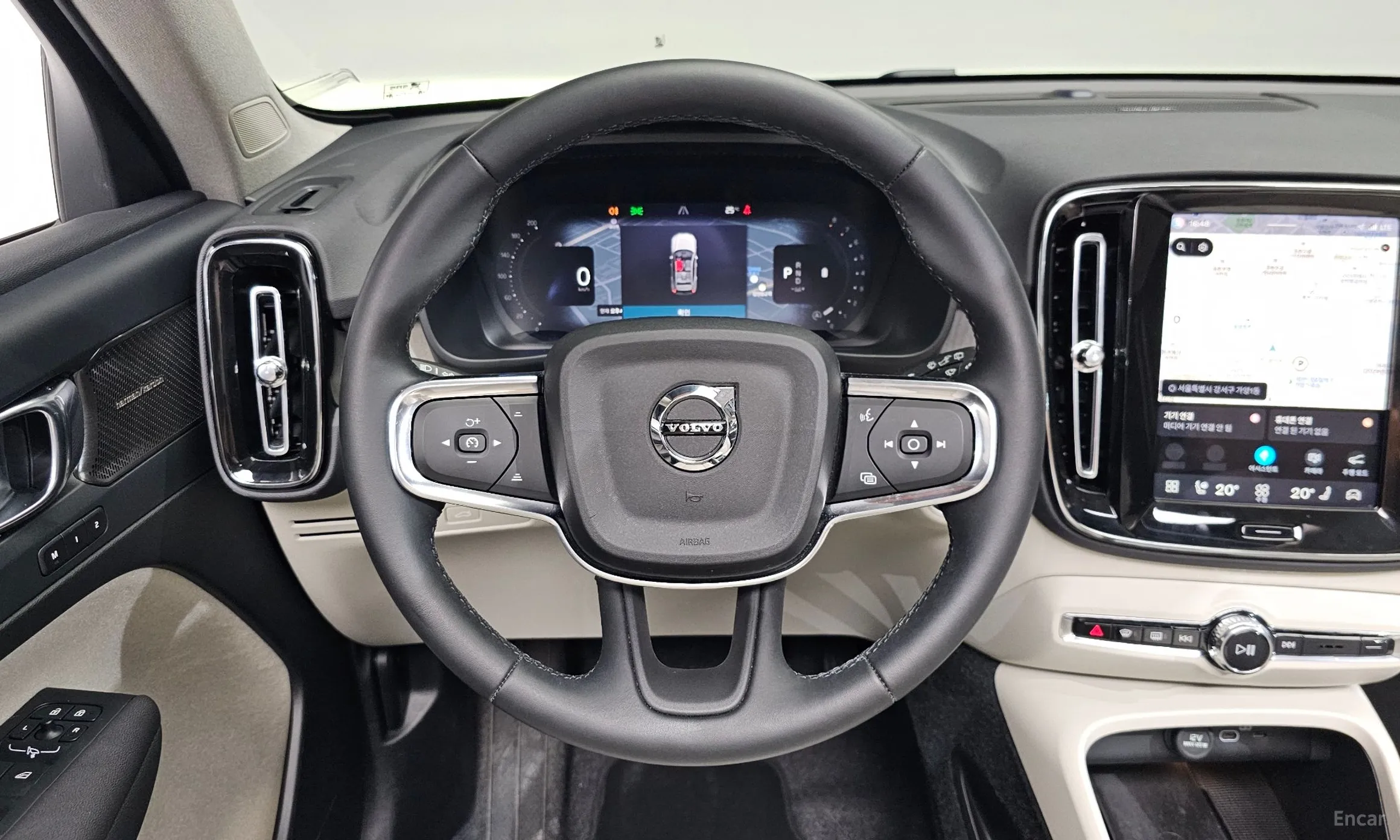 Volvo XC40 превью 13