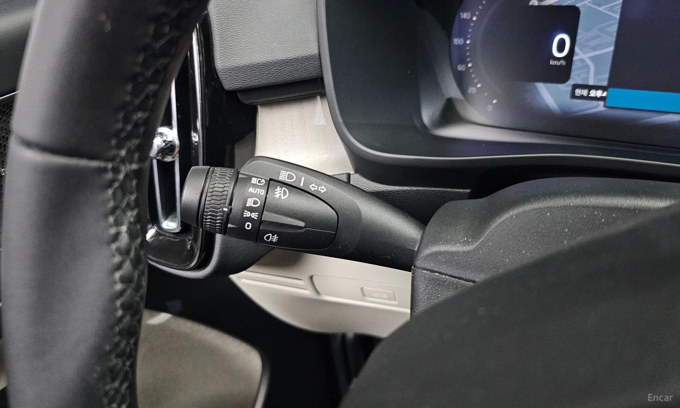 Volvo XC40 превью 15