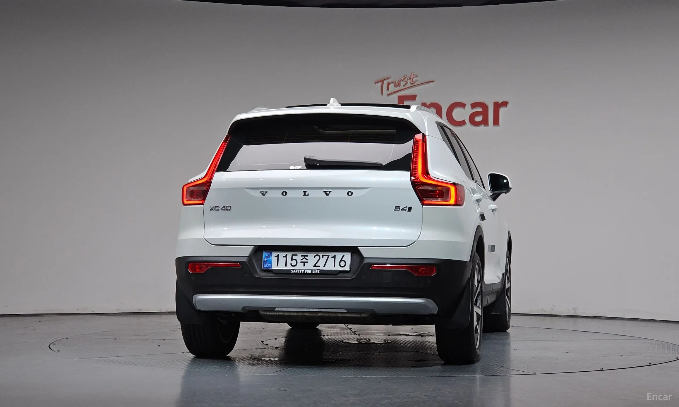 Volvo XC40 превью 4