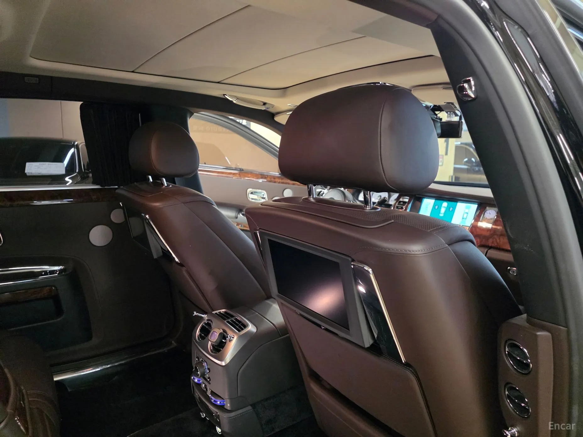 Rolls-Royce Ghost превью 11
