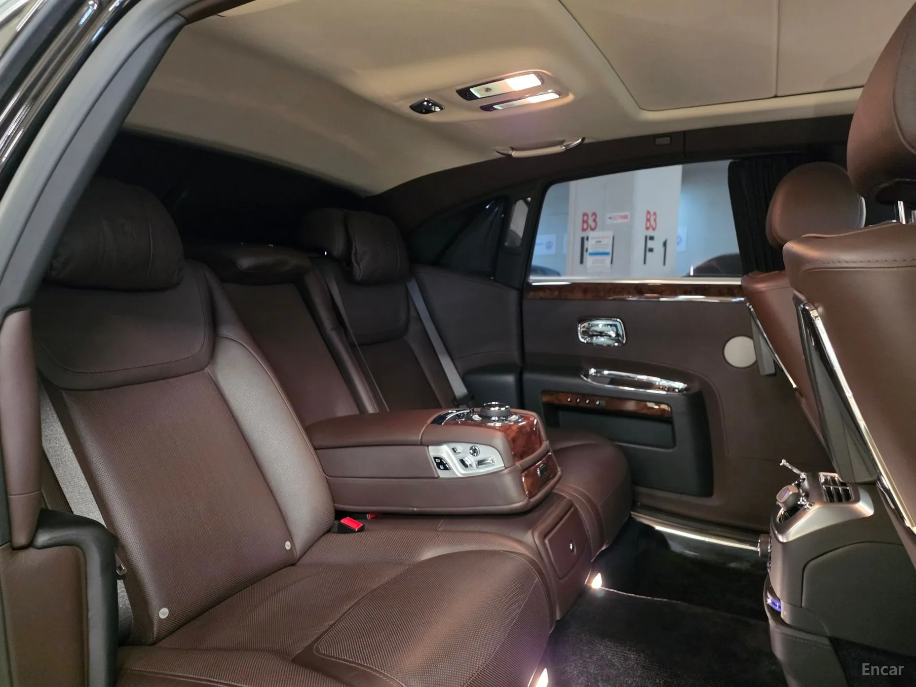 Rolls-Royce Ghost превью 12
