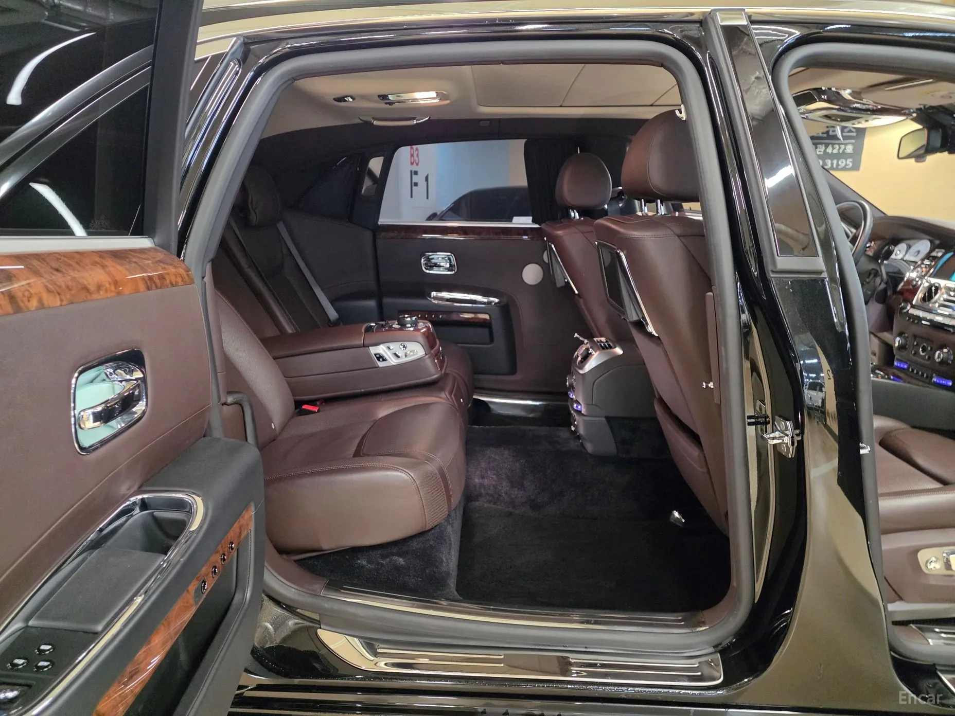 Rolls-Royce Ghost превью 13