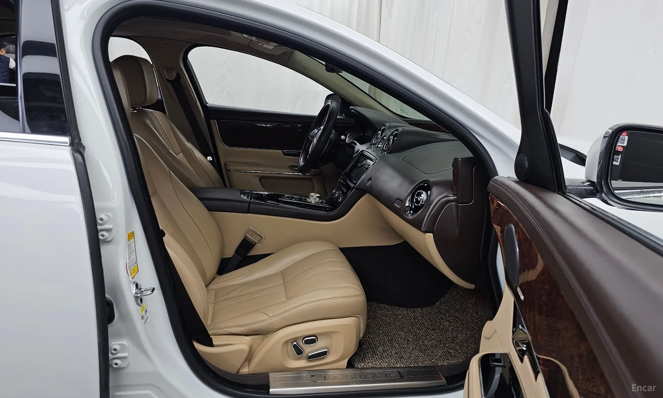 Jaguar All New XJ превью 11