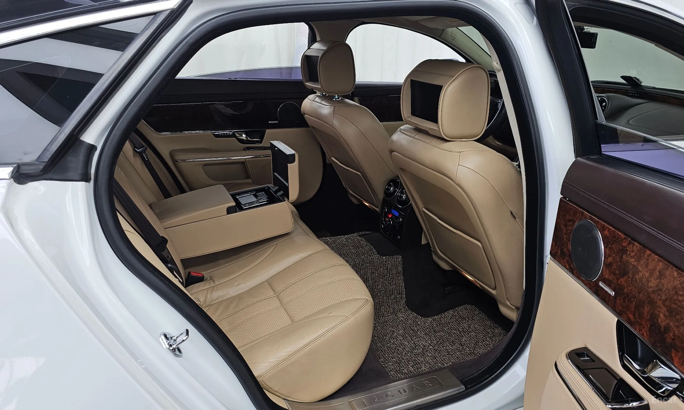 Jaguar All New XJ превью 12