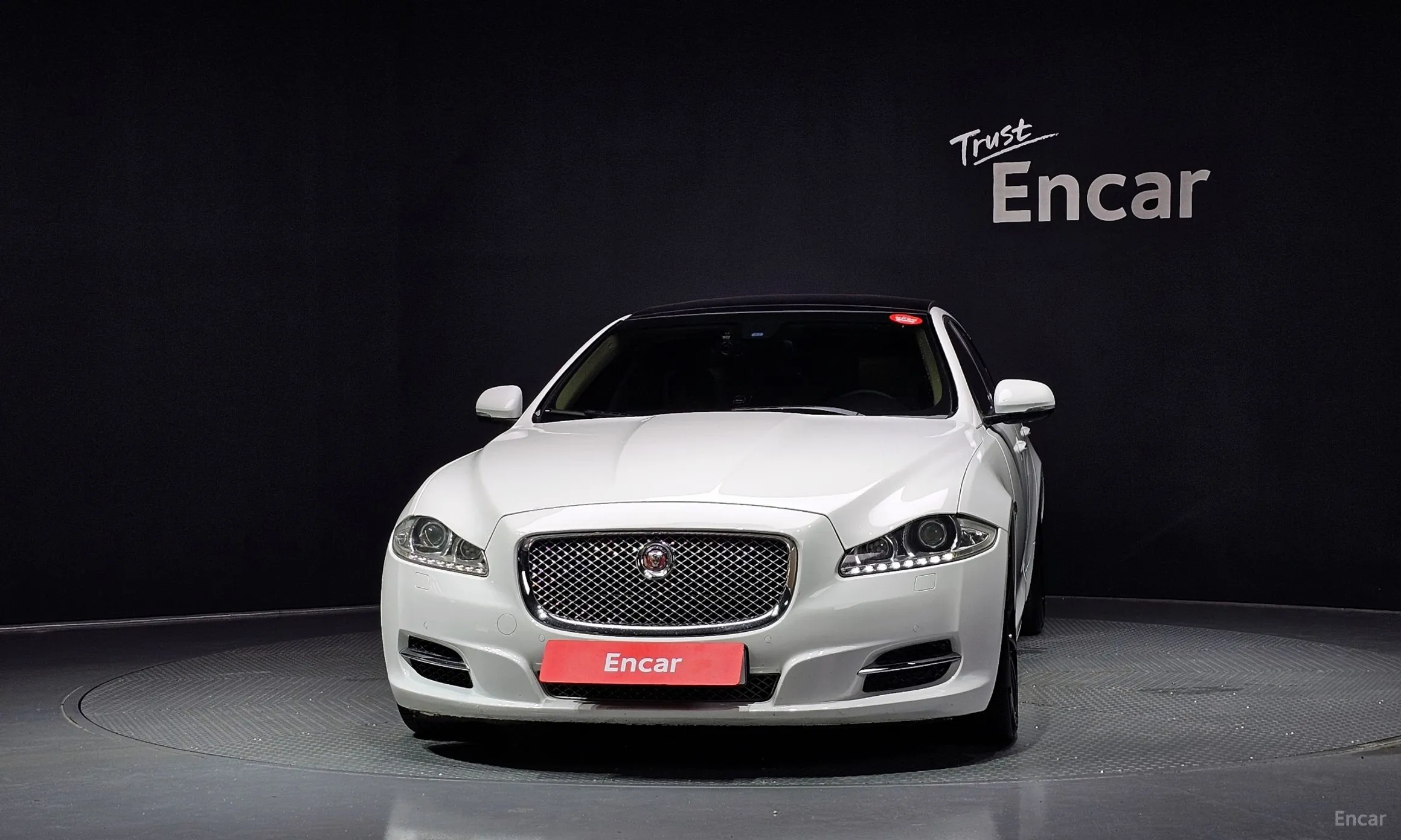 Jaguar All New XJ превью 3