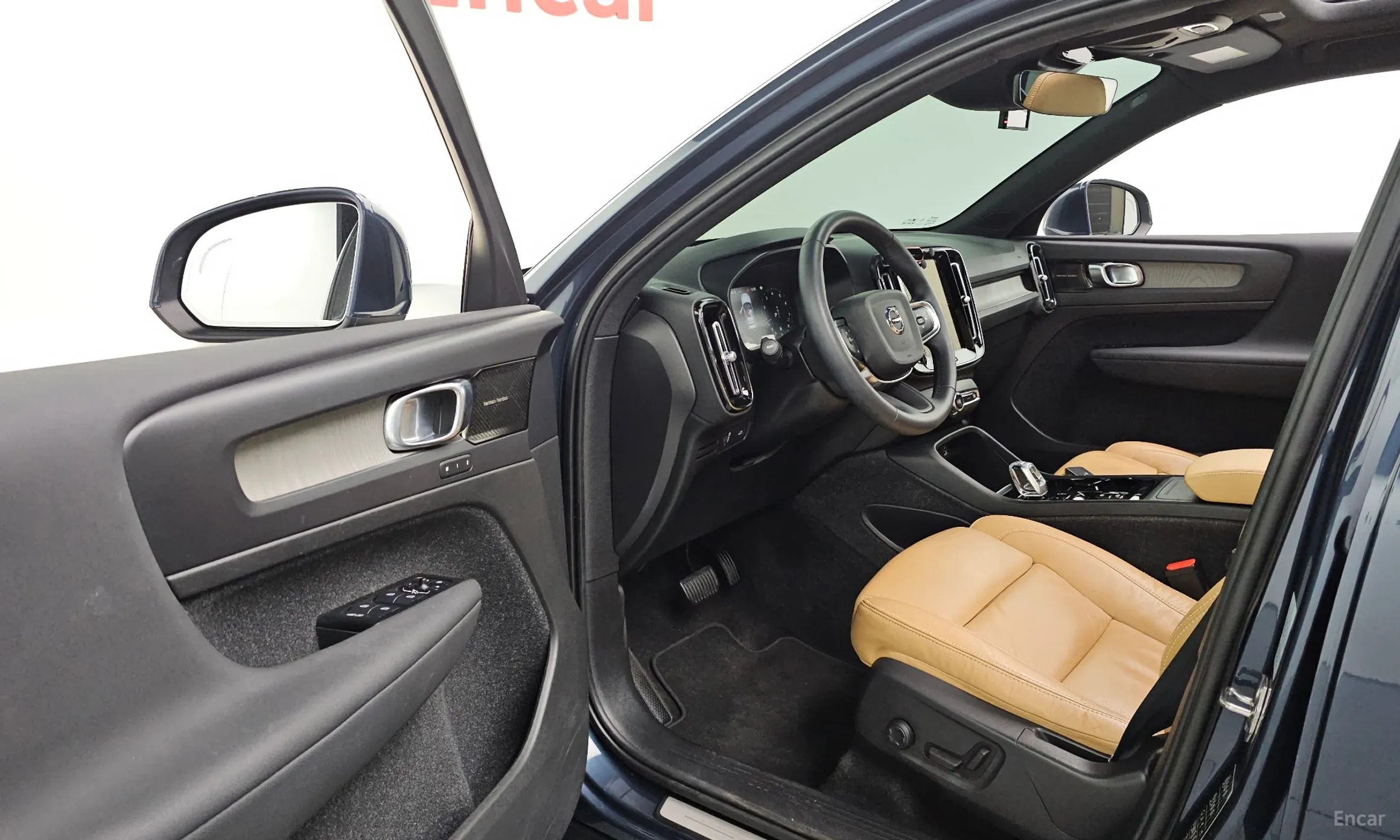 Volvo XC40 превью 10