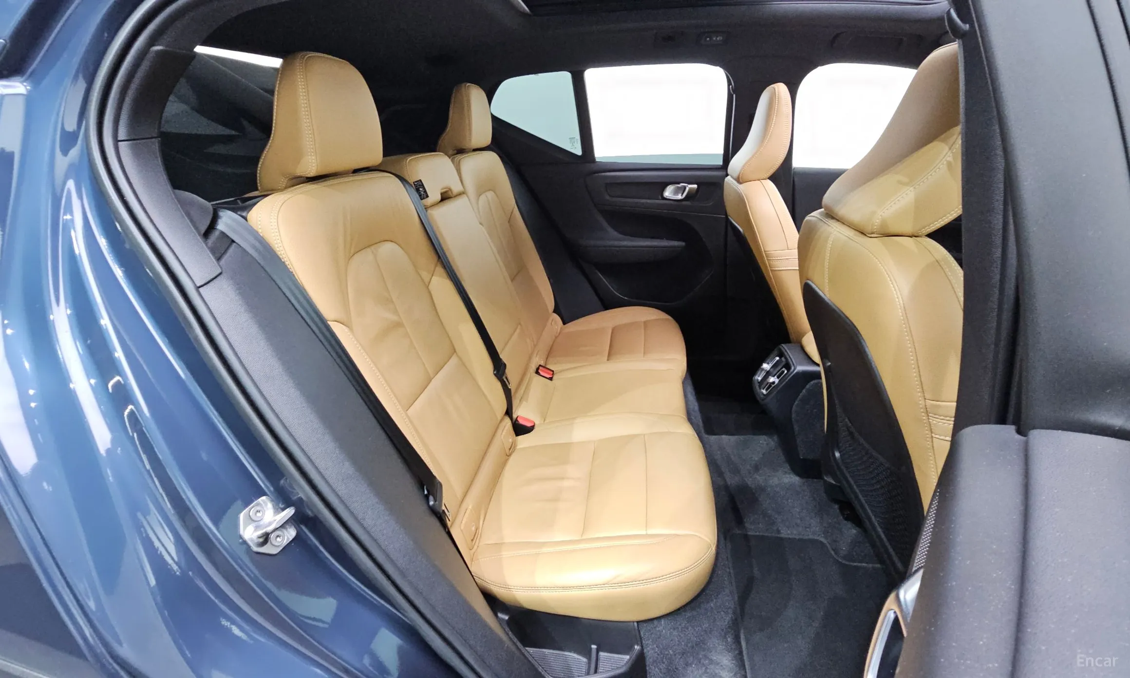Volvo XC40 превью 11