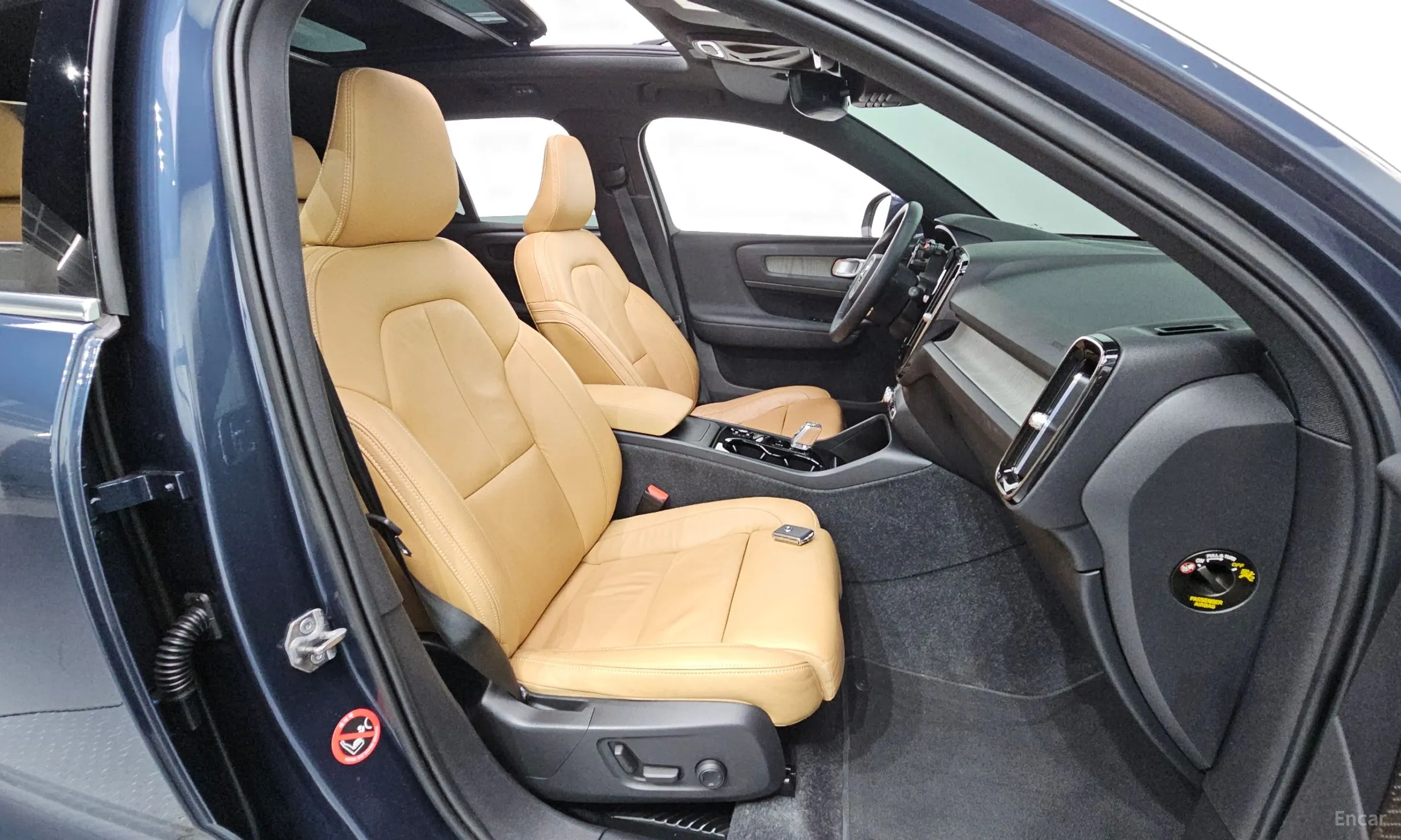 Volvo XC40 превью 12