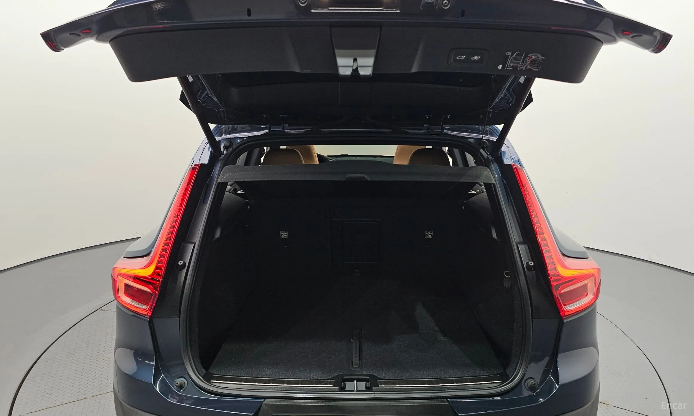Volvo XC40 превью 20