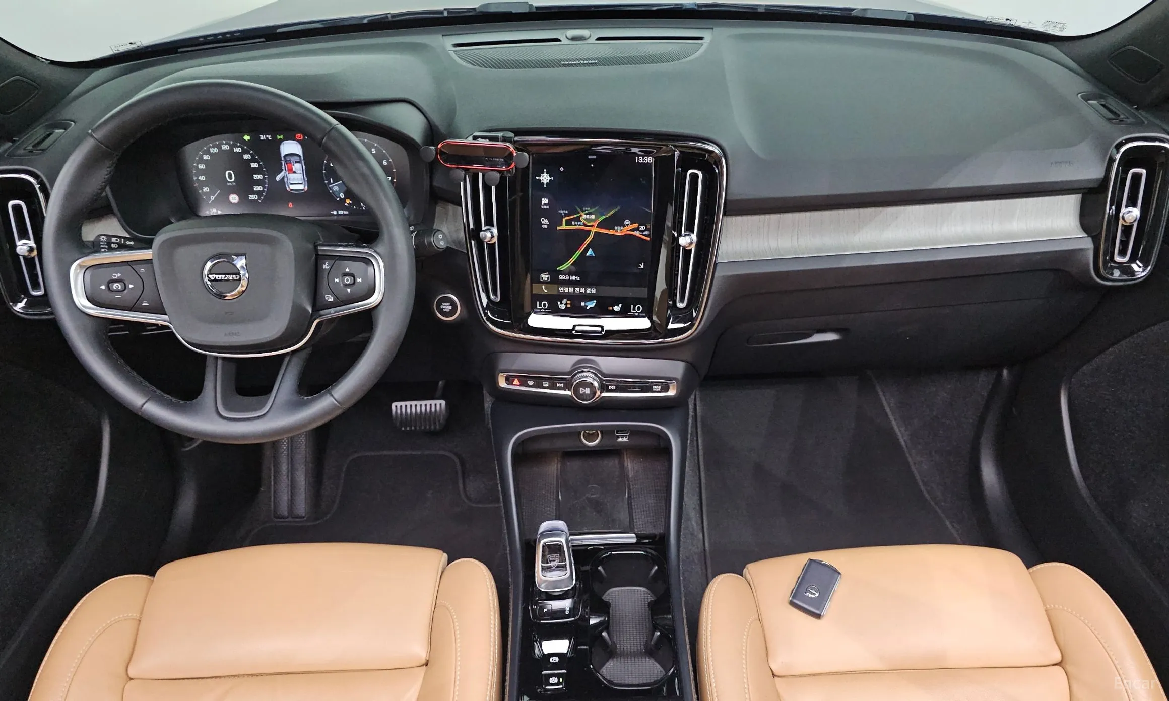 Volvo XC40 превью 7