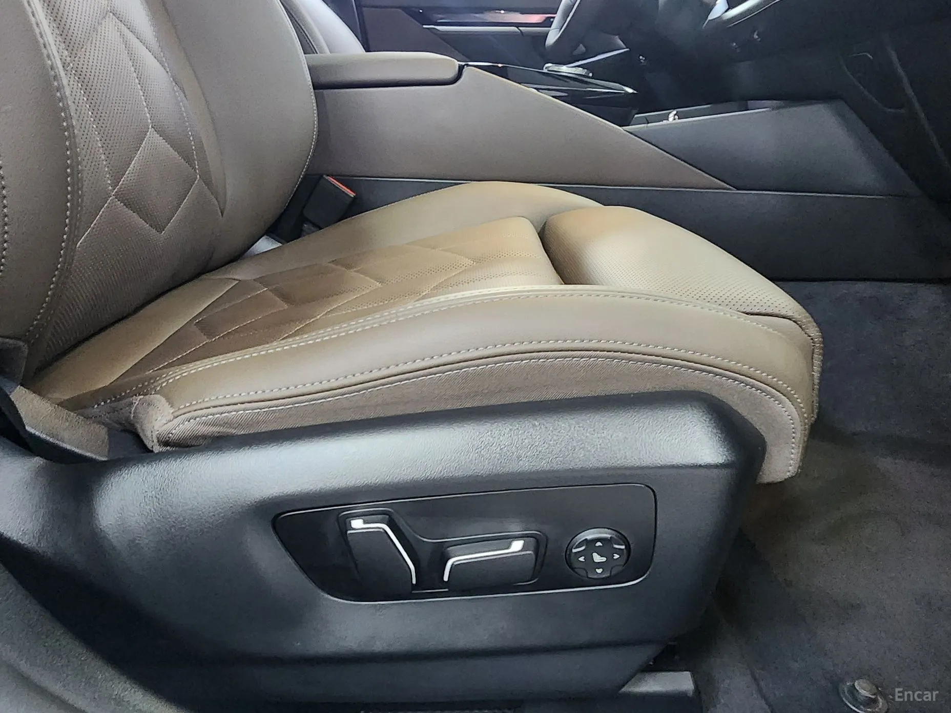 BMW 5 Series (G60) превью 17