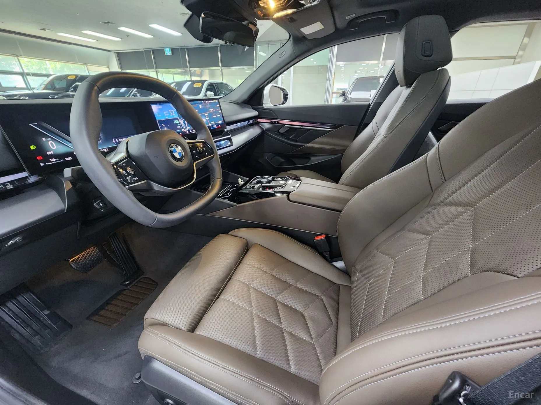 BMW 5 Series (G60) превью 18