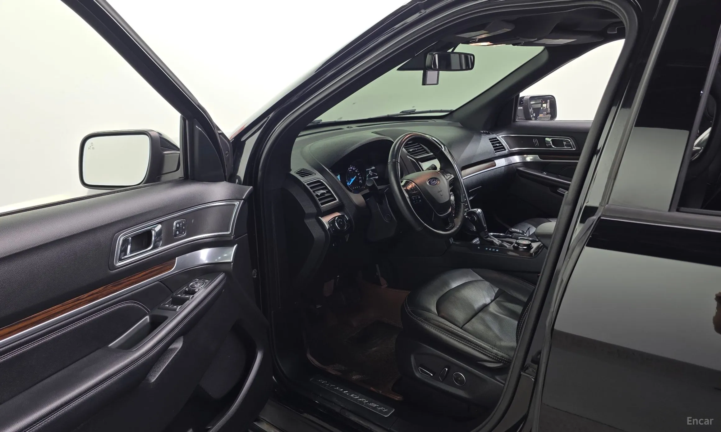Ford Explorer превью 10