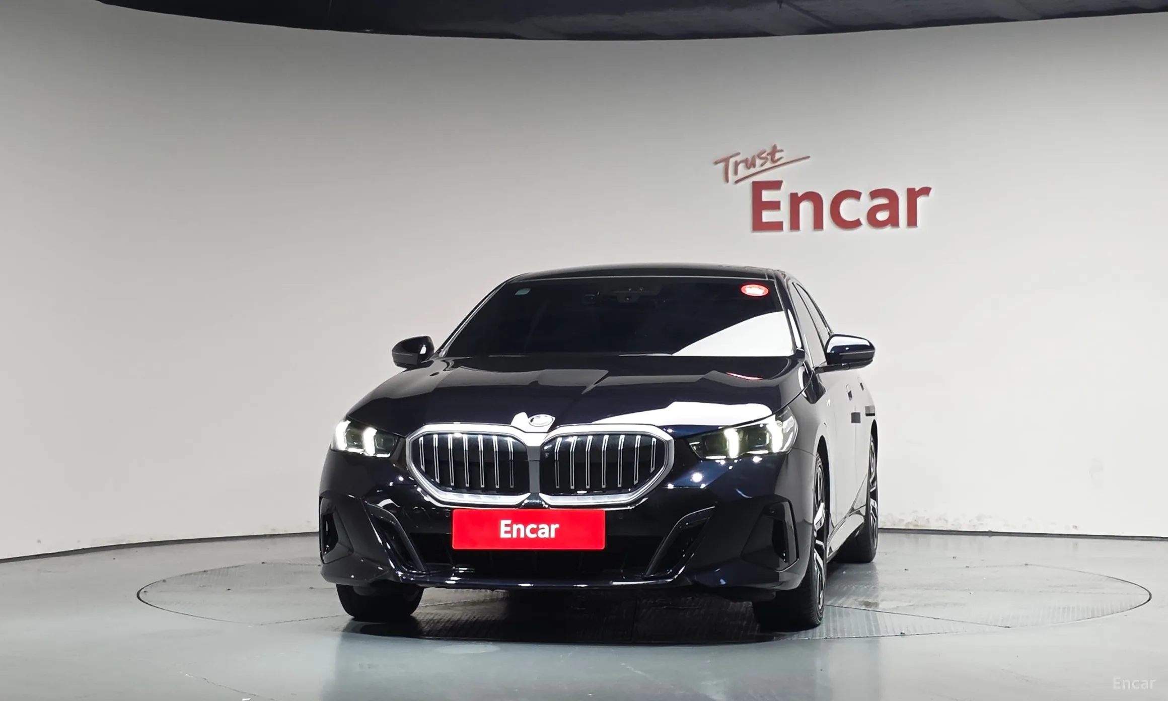 BMW 5 Series (G60) превью 3
