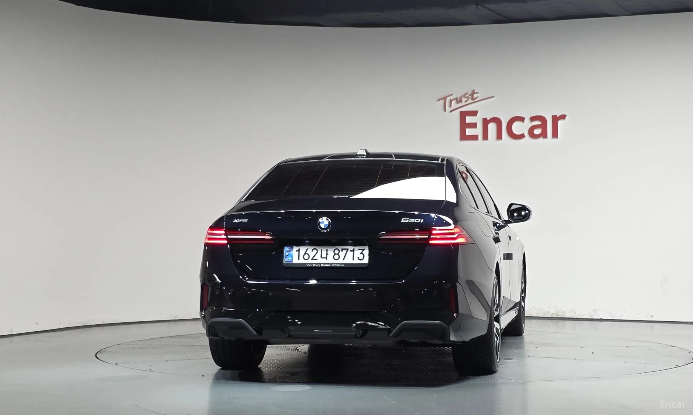 BMW 5 Series (G60) превью 4
