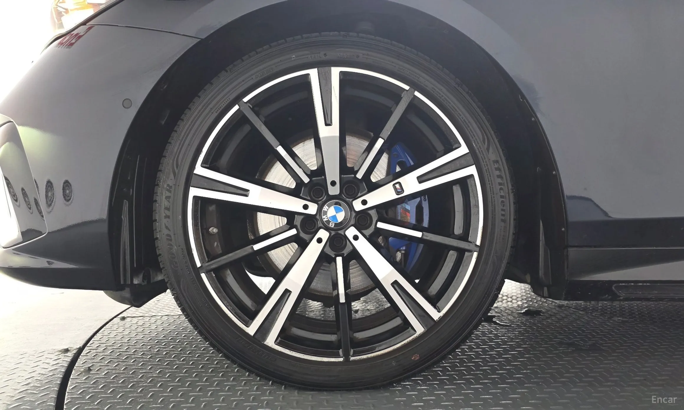 BMW 5 Series (G60) превью 5